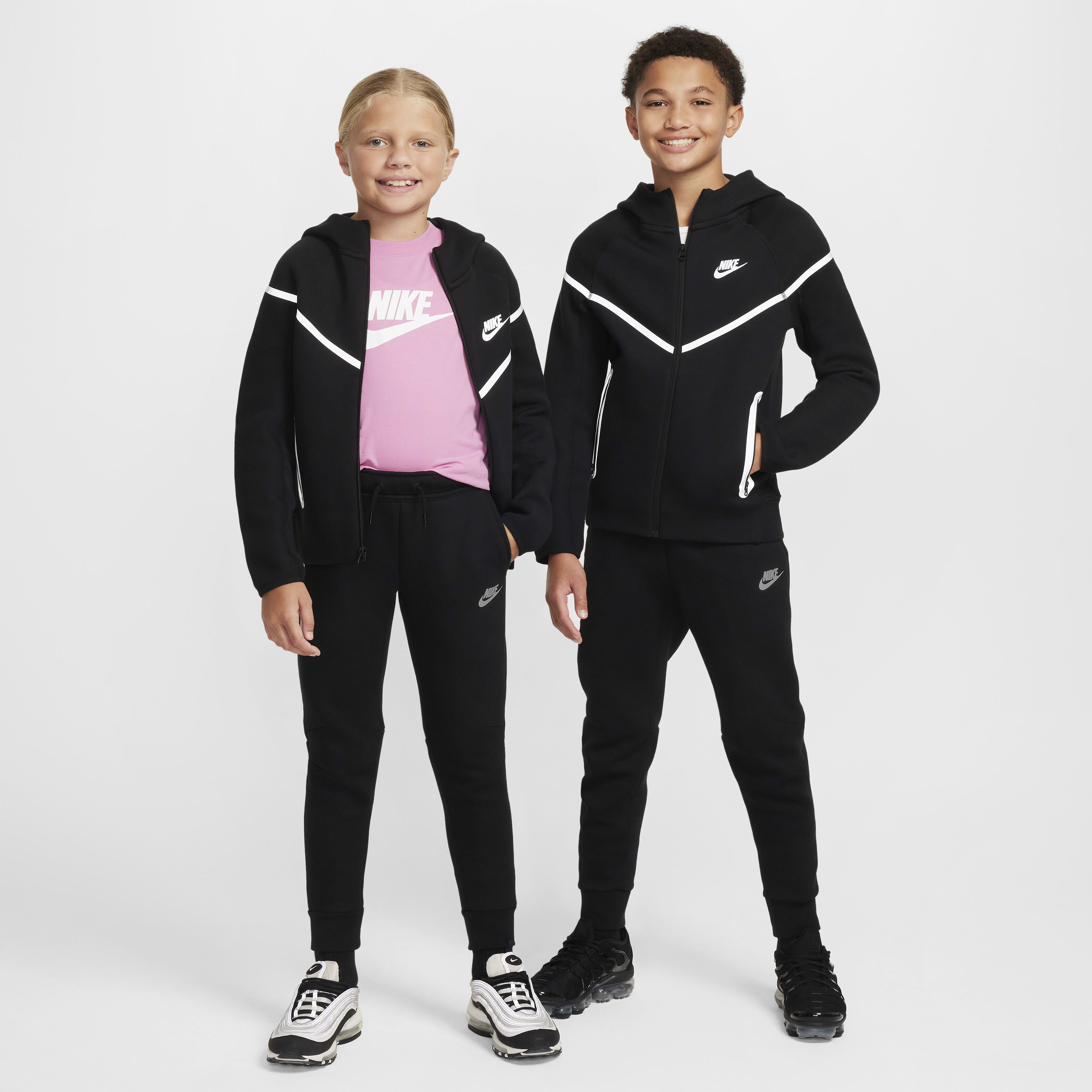 Nike tech joggers kids outlet