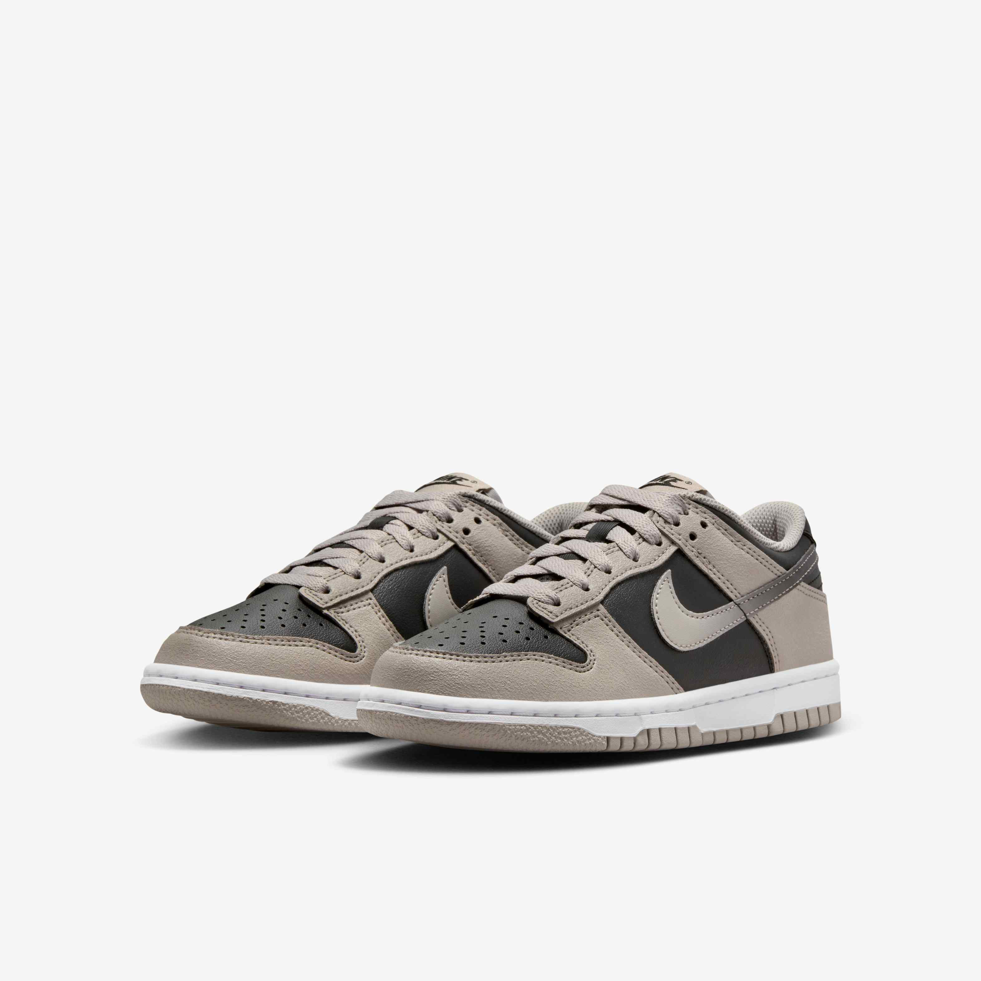 Nike Dunk Low image number 4