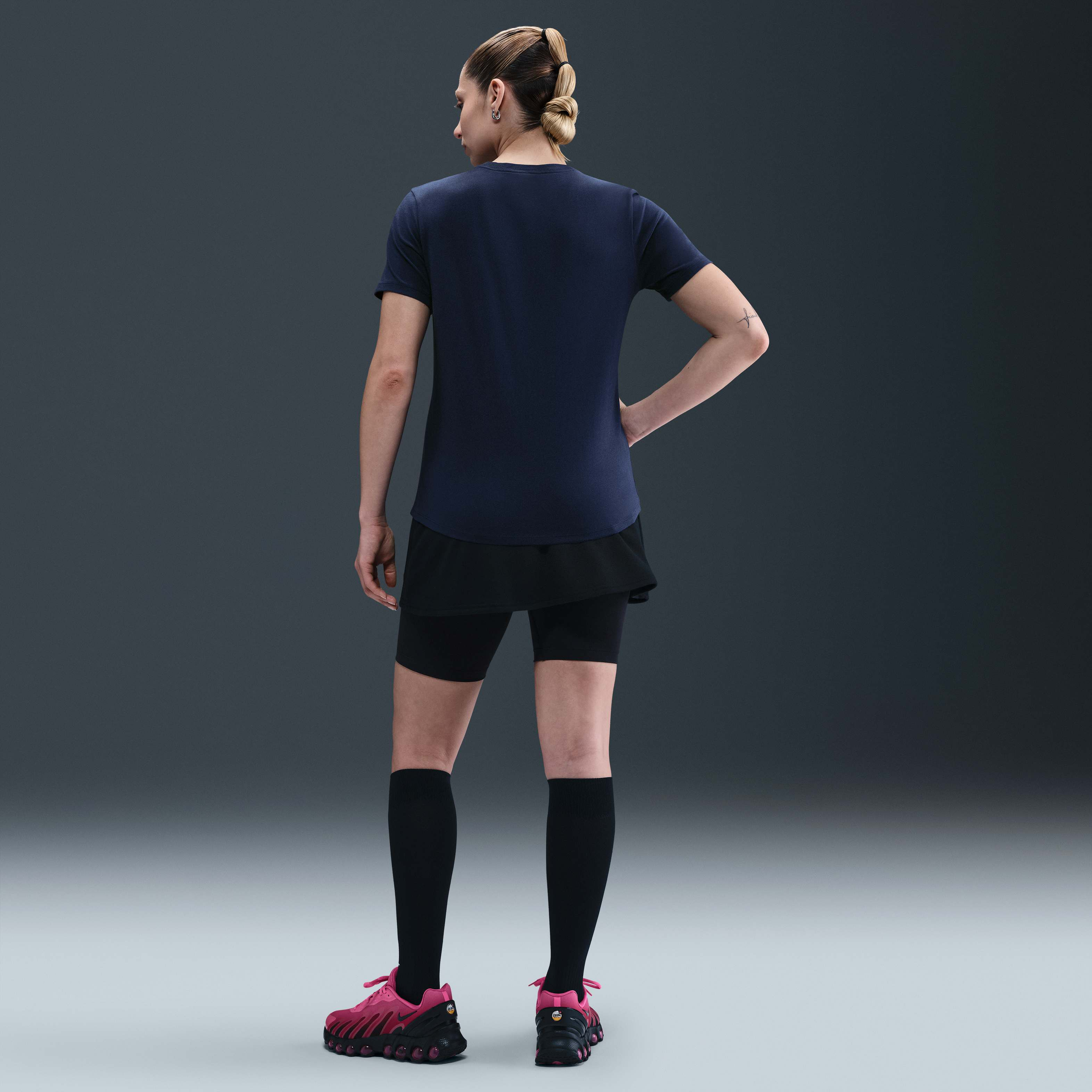 Nike Sportswear Essentials image number 4
