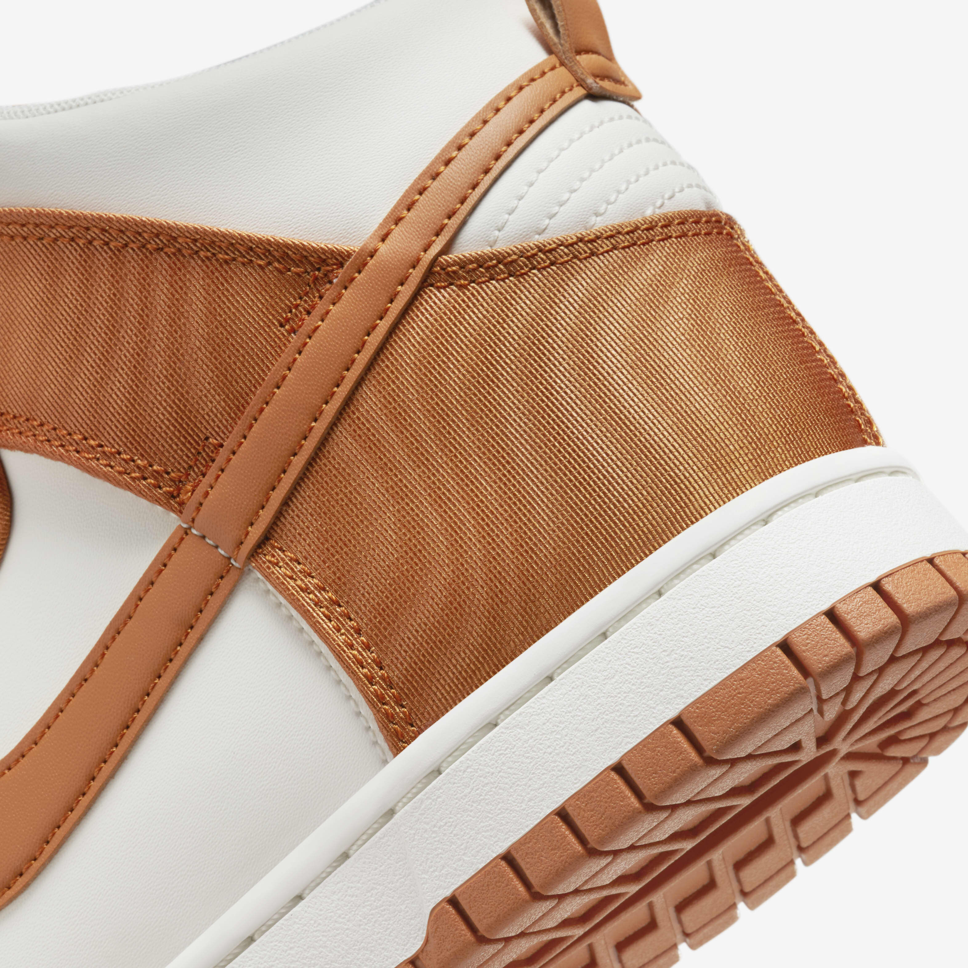 Nike Dunk High Retro SE image number 7