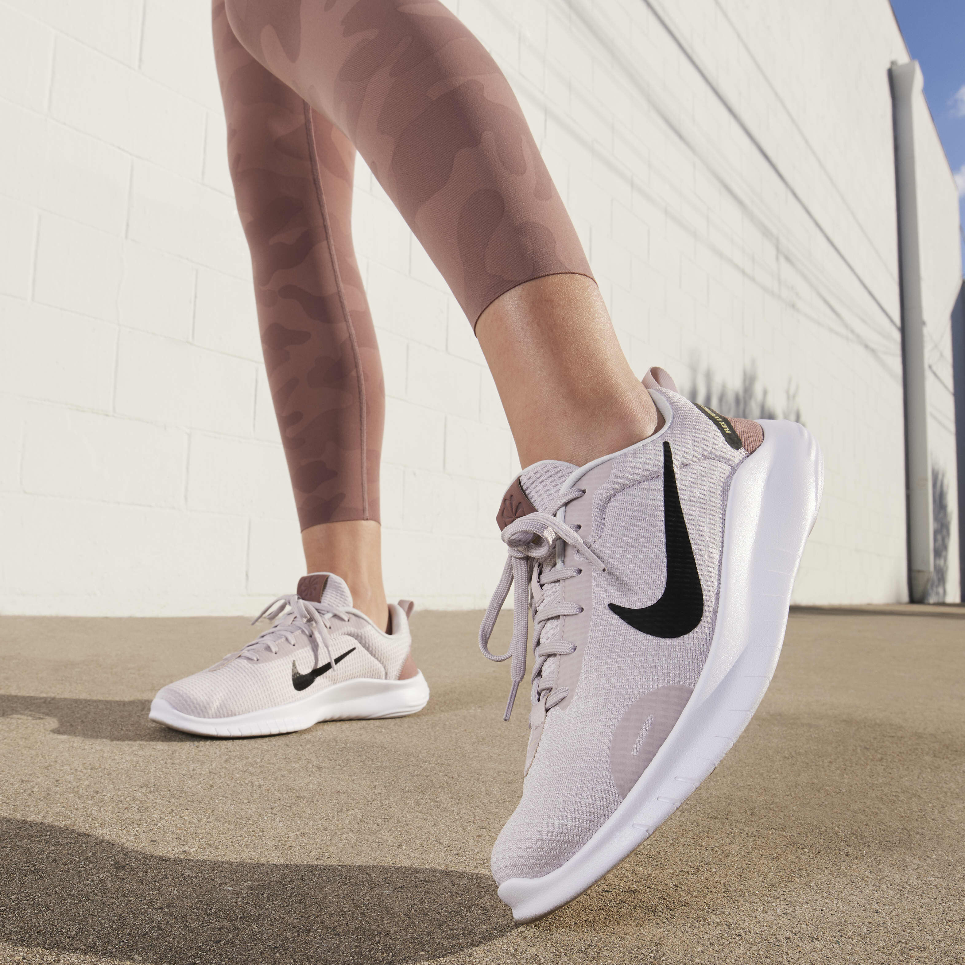 (取寄) ナイキ レディース フレックス エクスペリエンス ラン 12 Nike women Flex Experience Run 12 White/Pure Platinum Nike レディース フレックス エクスペリエンス ラン 12 スニーカー