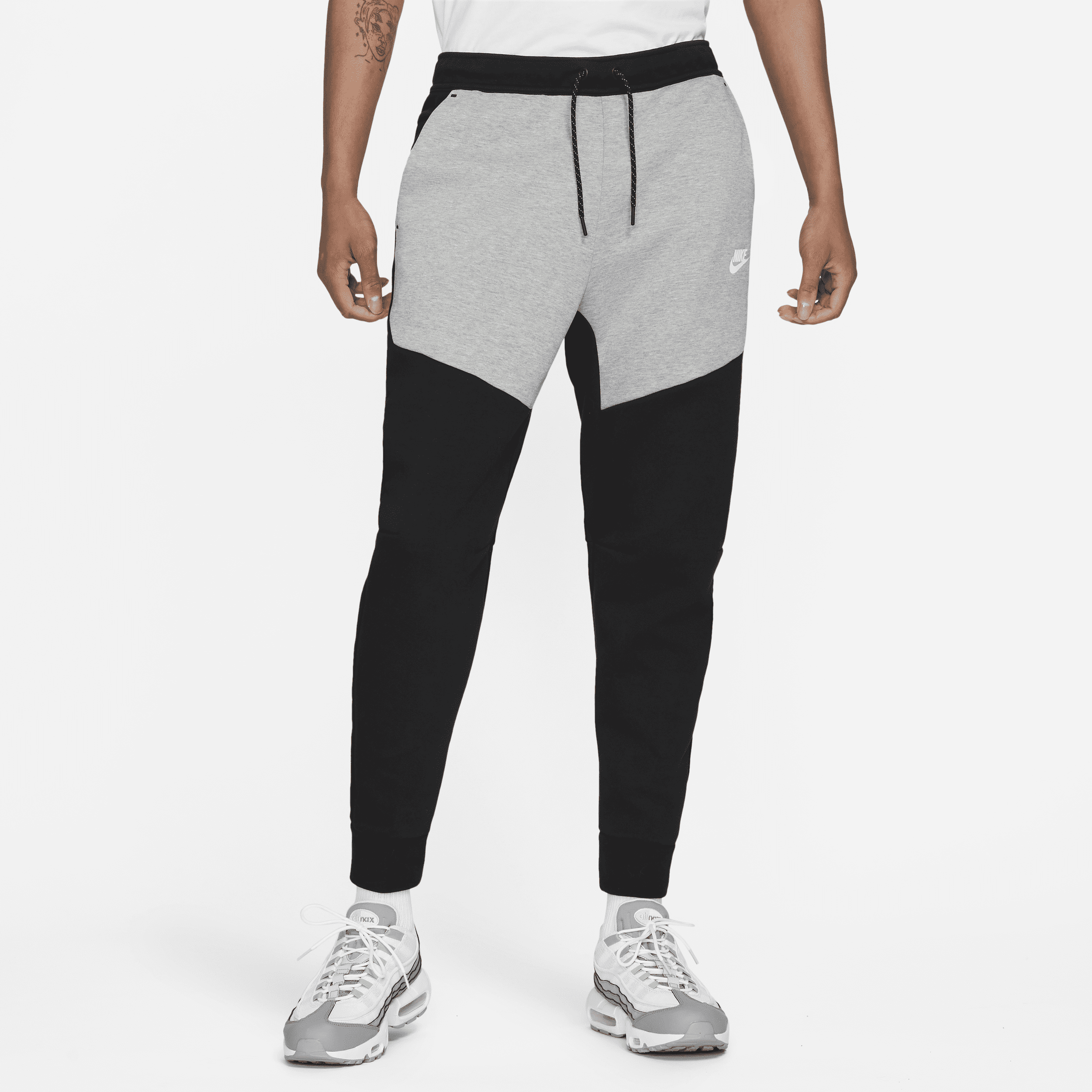 Nike tech jogging clearance suit