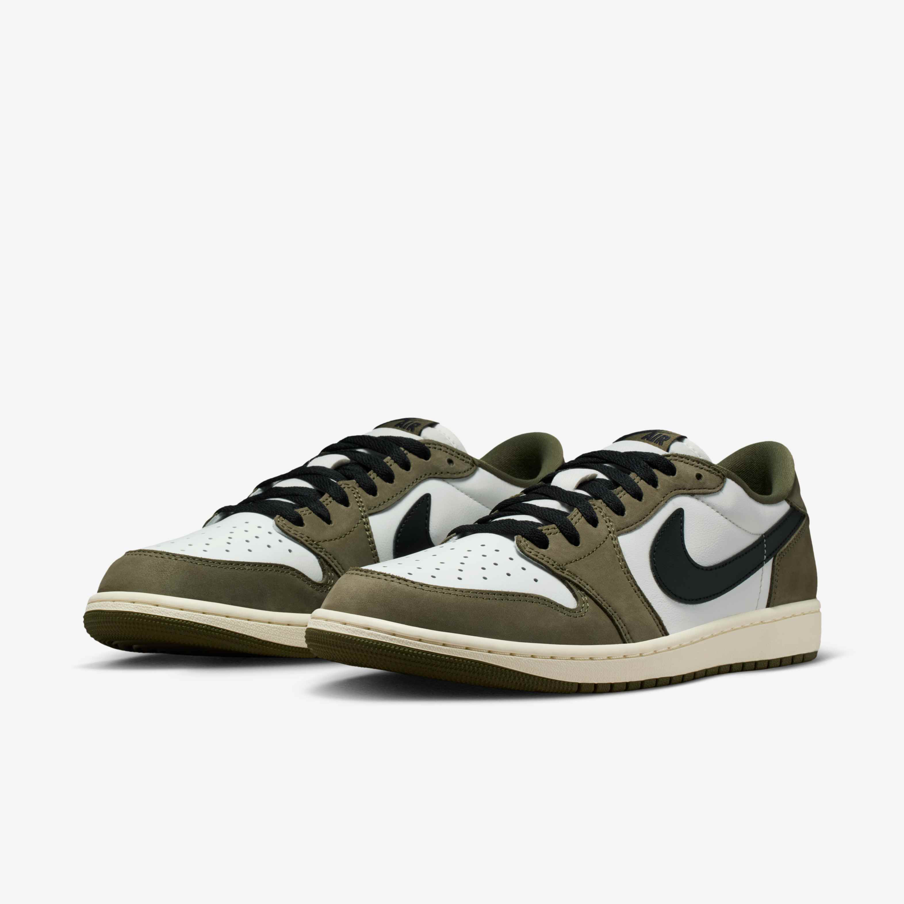Air Jordan 1 Retro Low 'Medium Olive and Summit White' image number 4