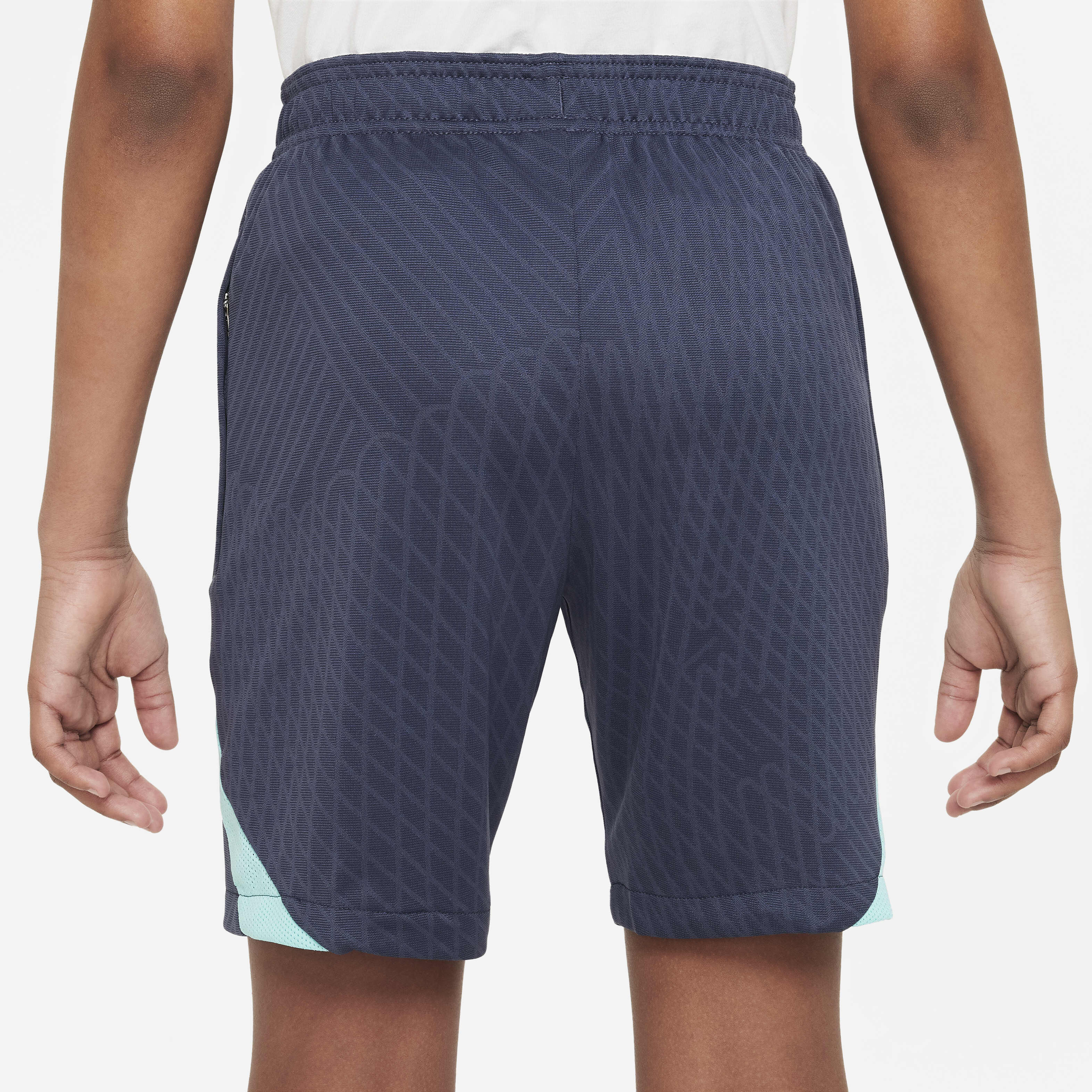 F.C. Barcelona Strike Third image number 2