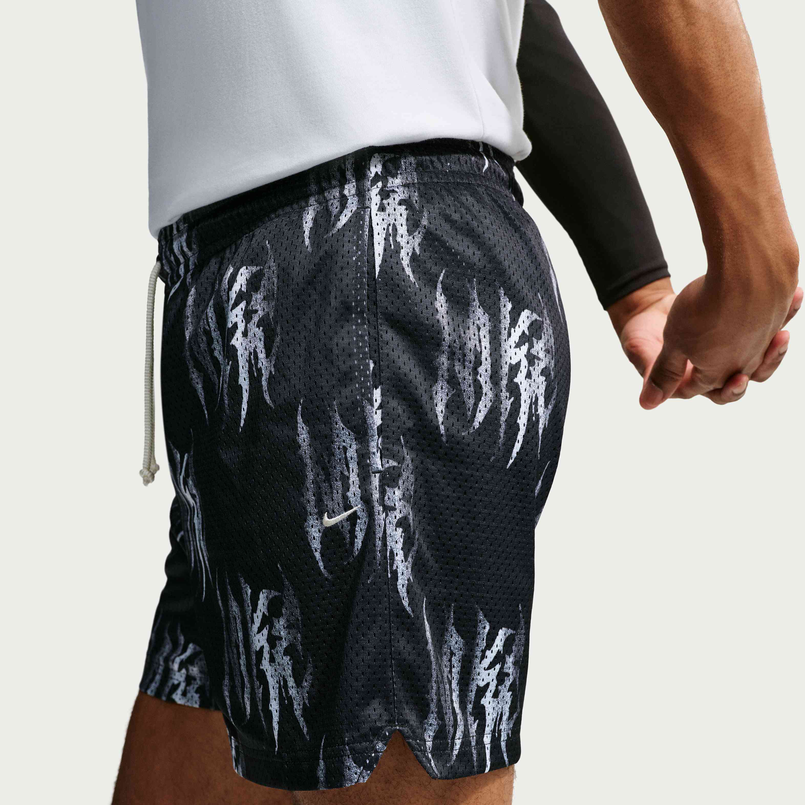 Nike Standard Issue image number 2