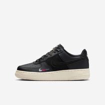 Nike Air Force 1 LV8 1