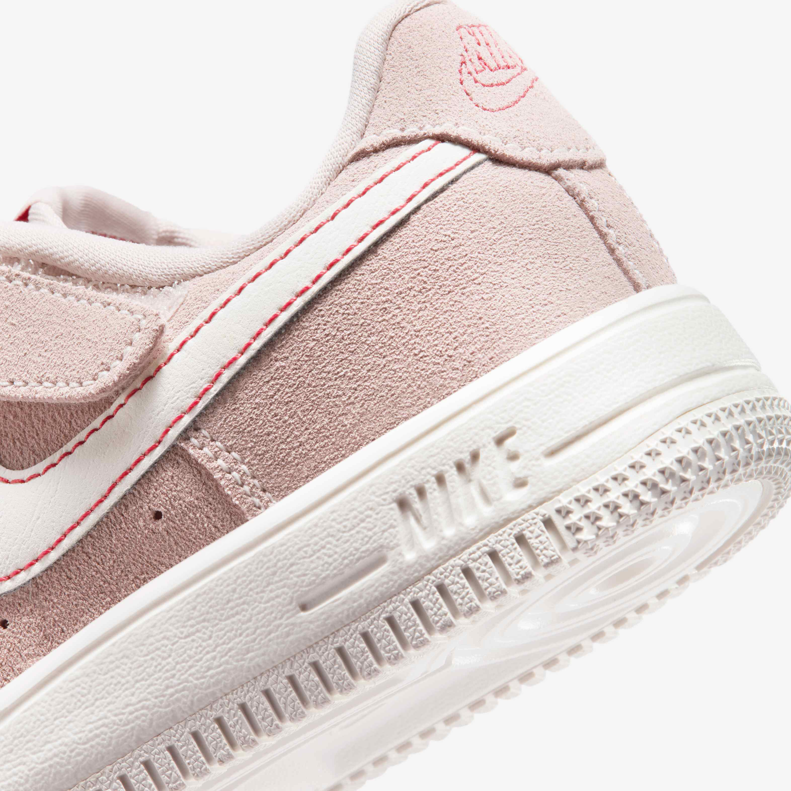 Nike Force 1 Low LV8 EasyOn image number 7
