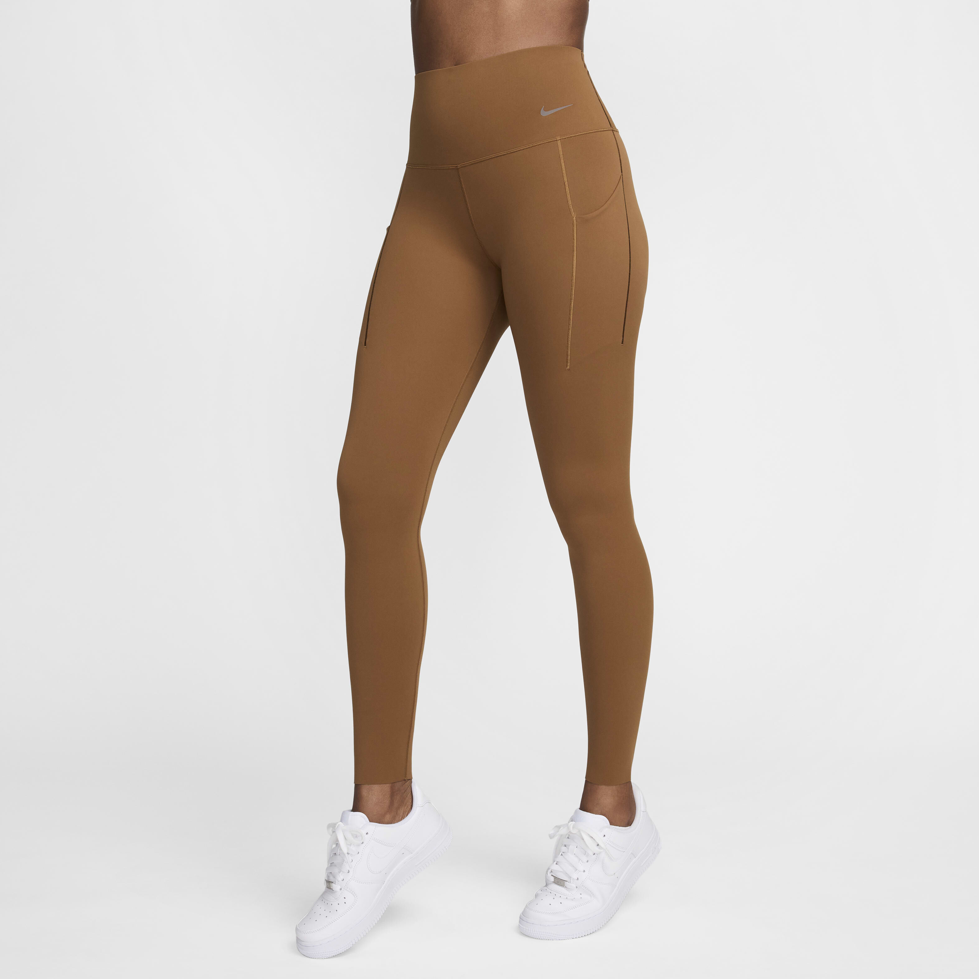 نايكي يونيفيرسا image number 2