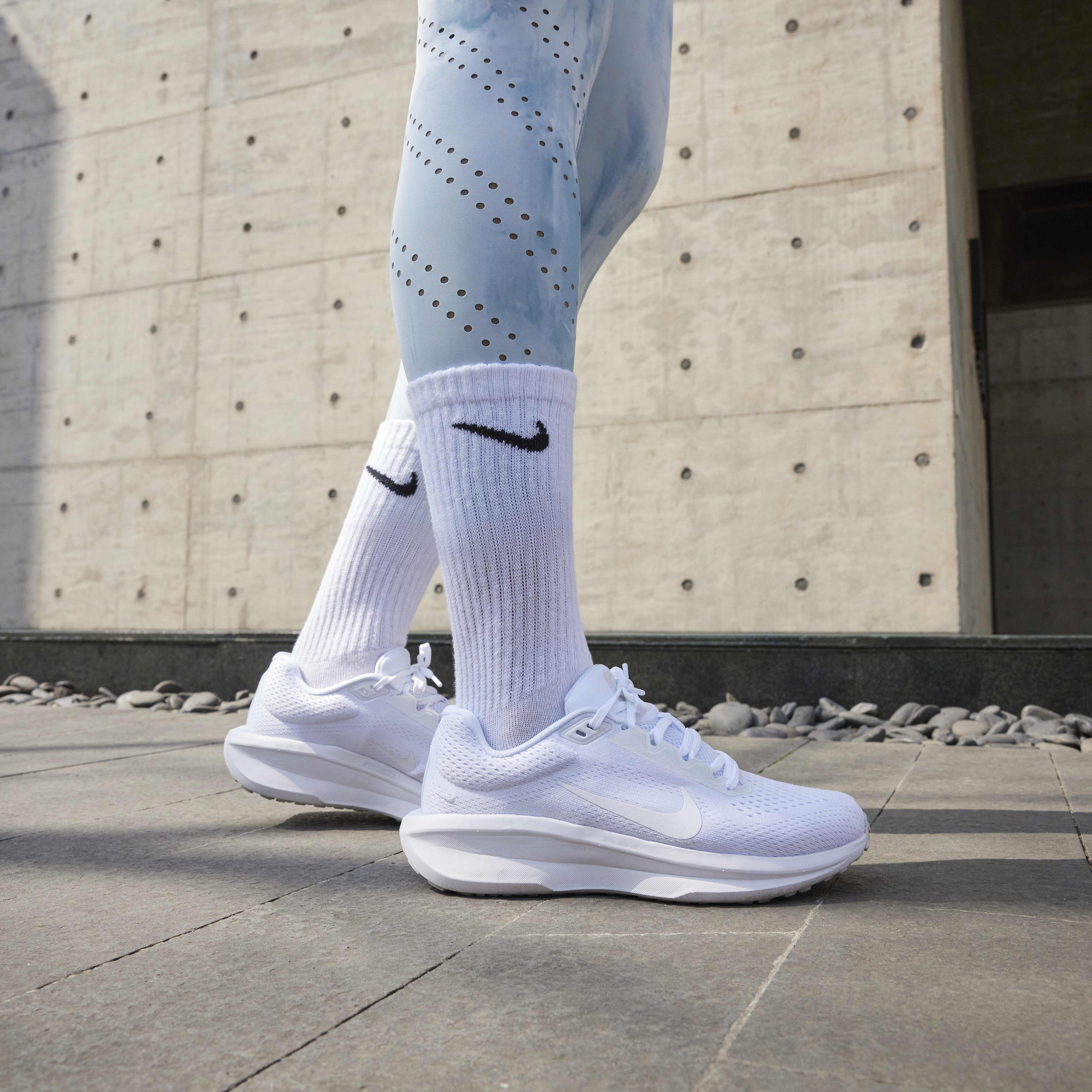 Nike winflo white clearance