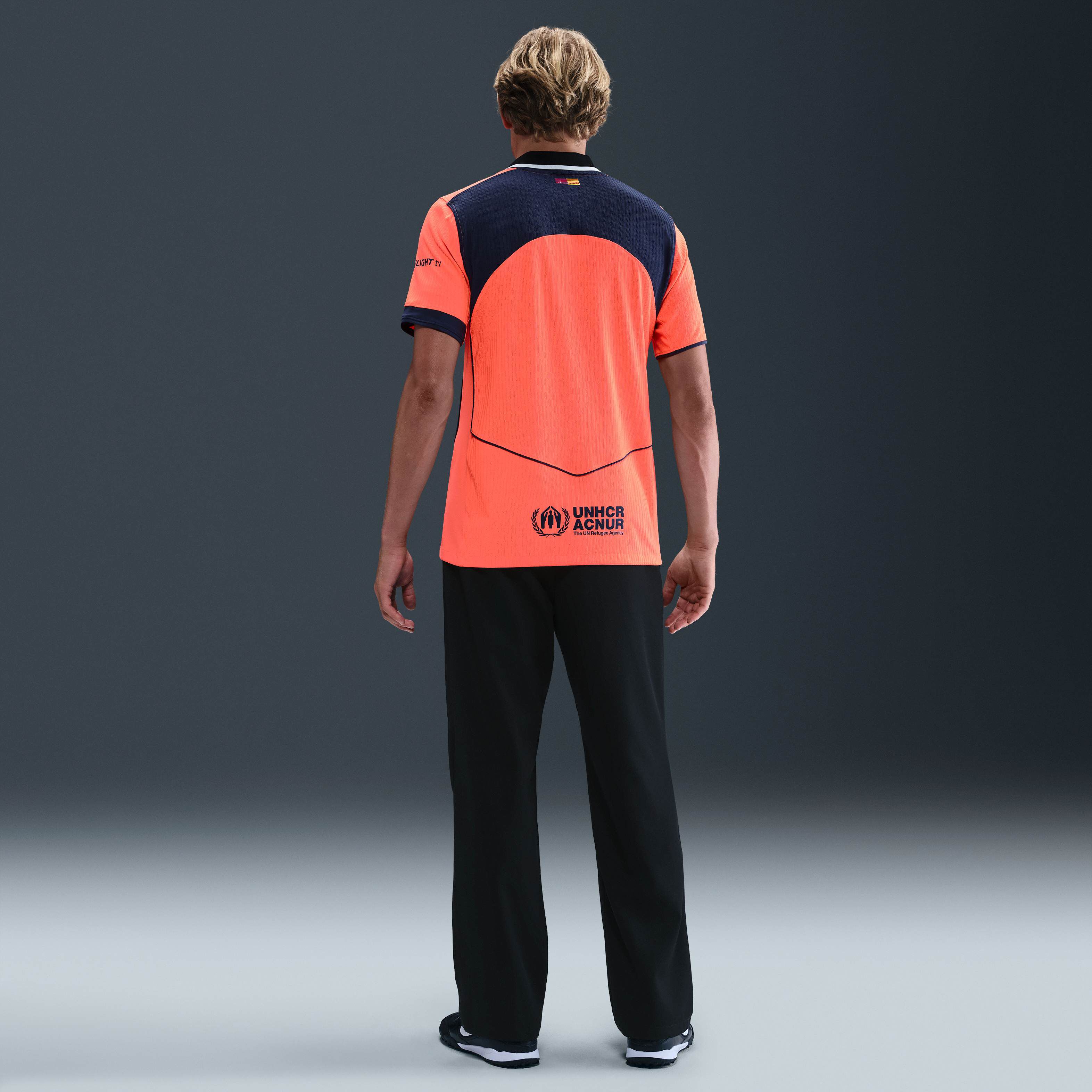 ♢﻿新品♢﻿Nike FC Barcelona 90年代モデル シャツ FC Barcelona Men's Nike Total 90 Soccer T-Shirt. Nike JP