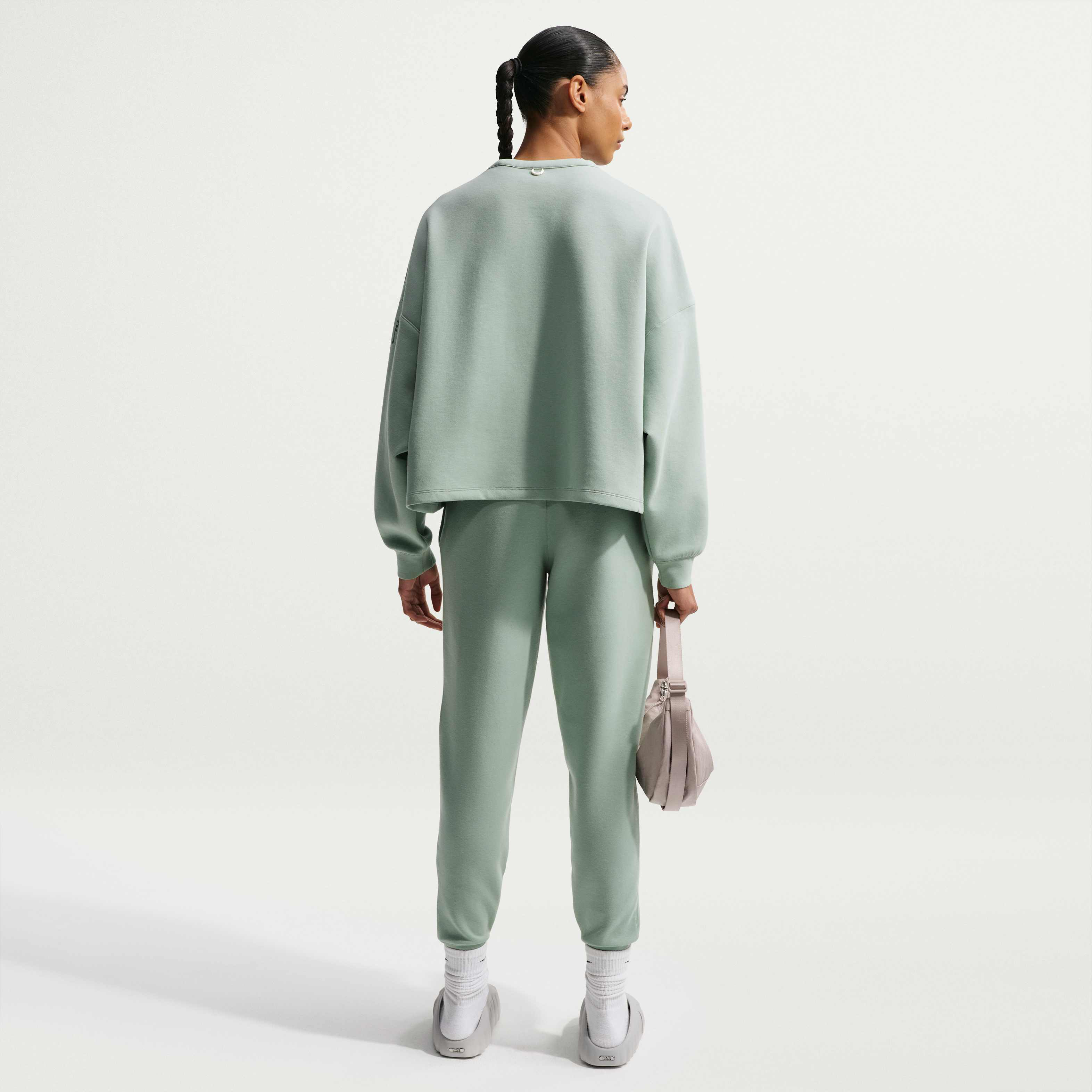 نايكي 24.7 امبوسبلي سوفت image number 4