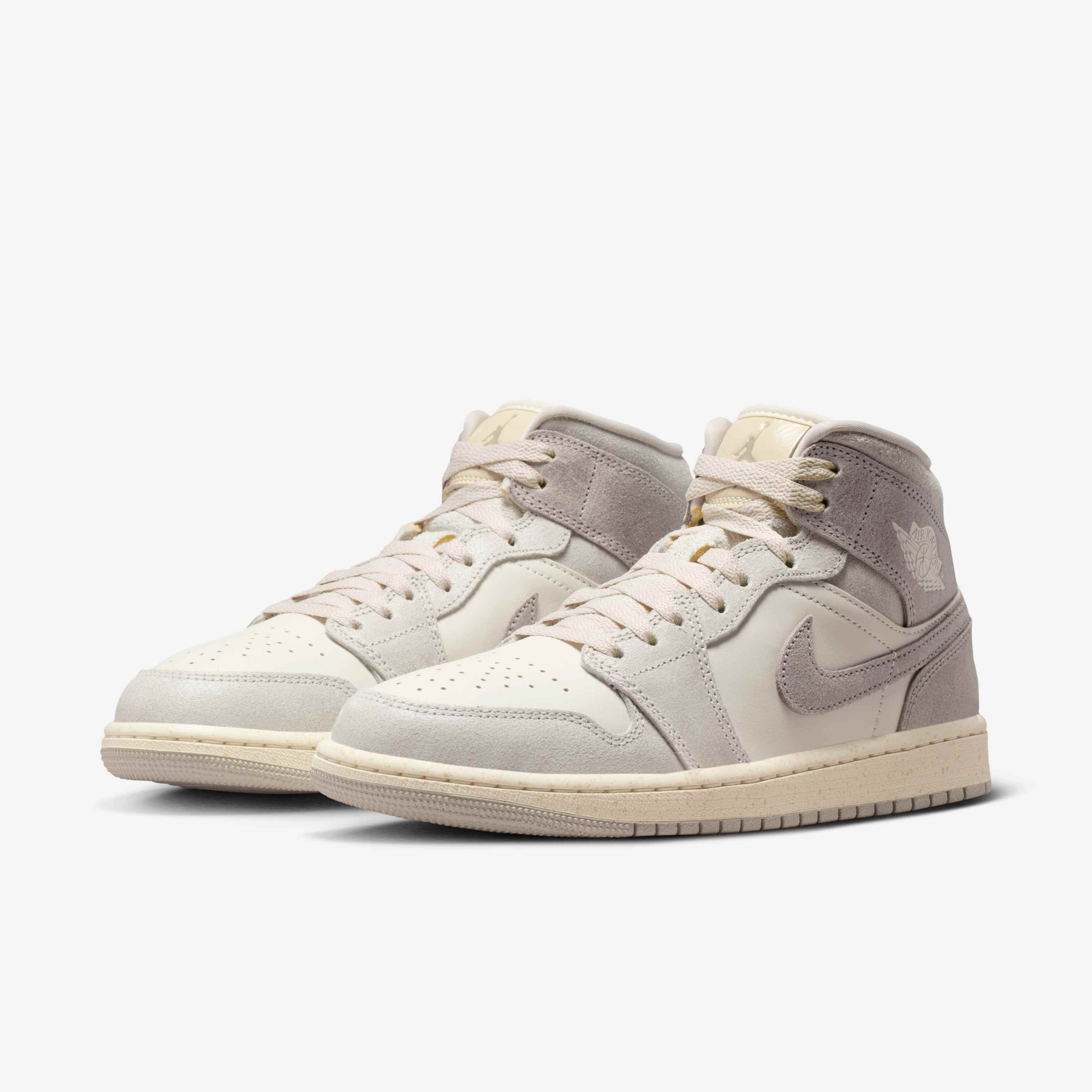 Air Jordan 1 Mid SE image number 4