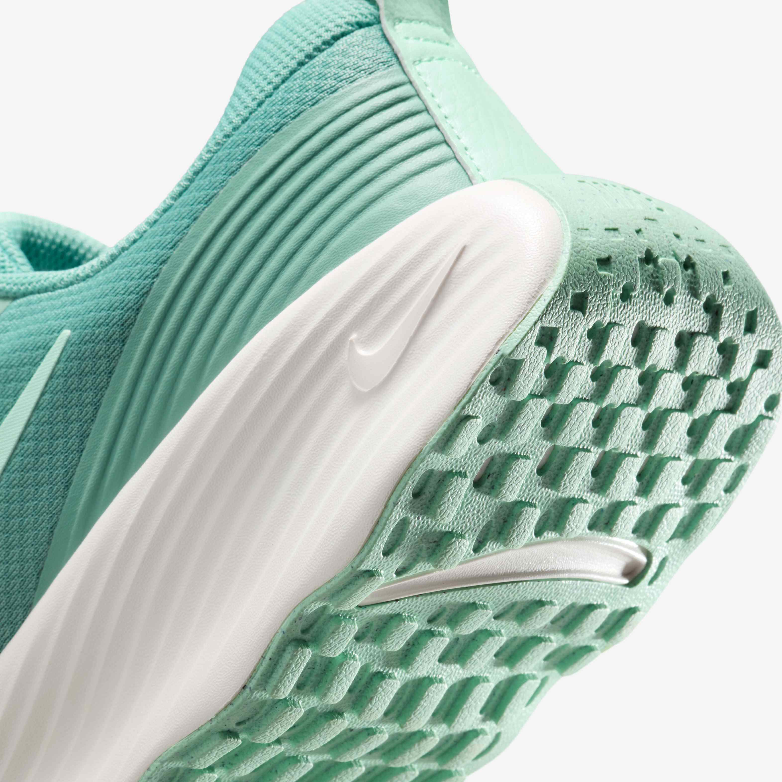 نايكي برومينا image number 7