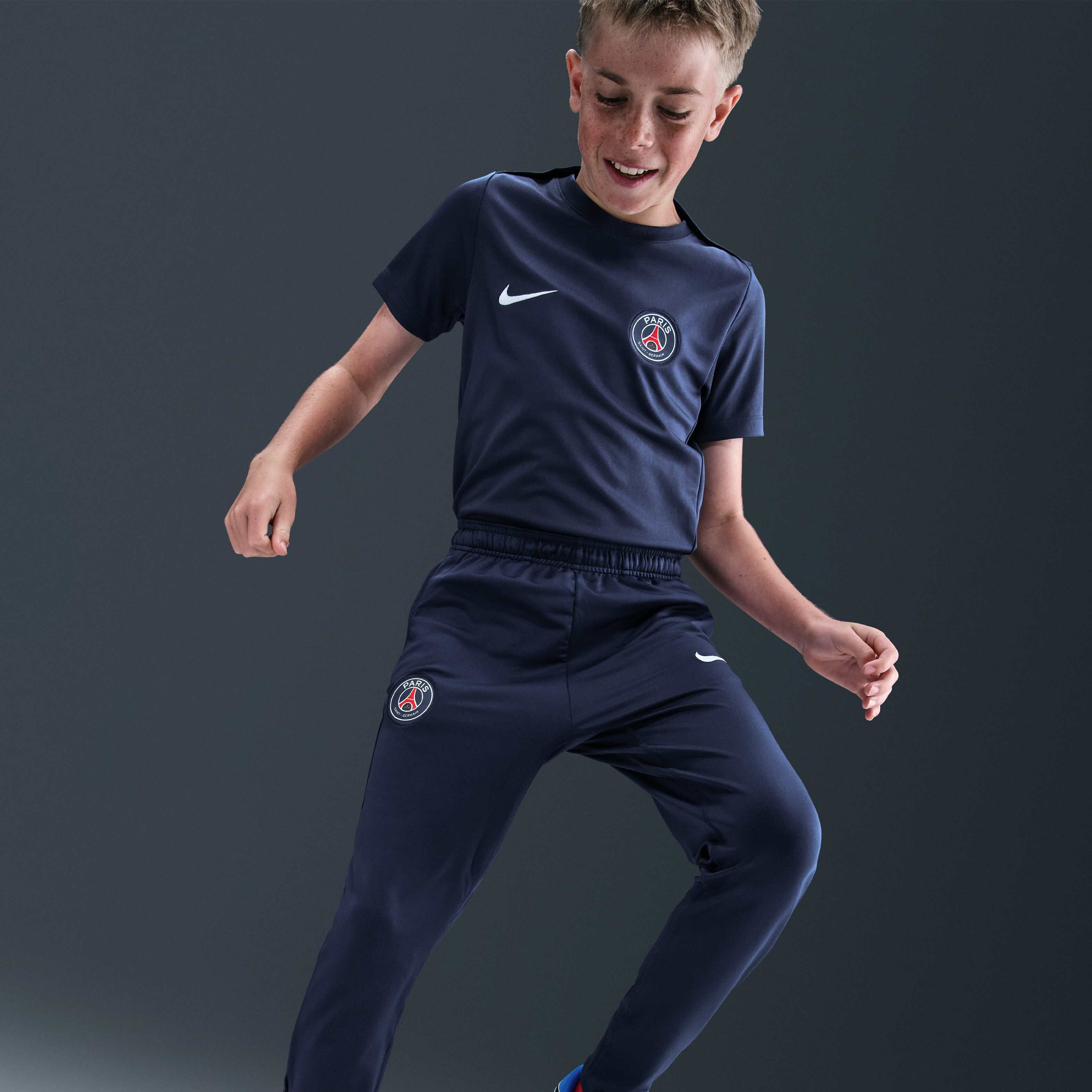 Paris Saint-Germain Strike image number 4