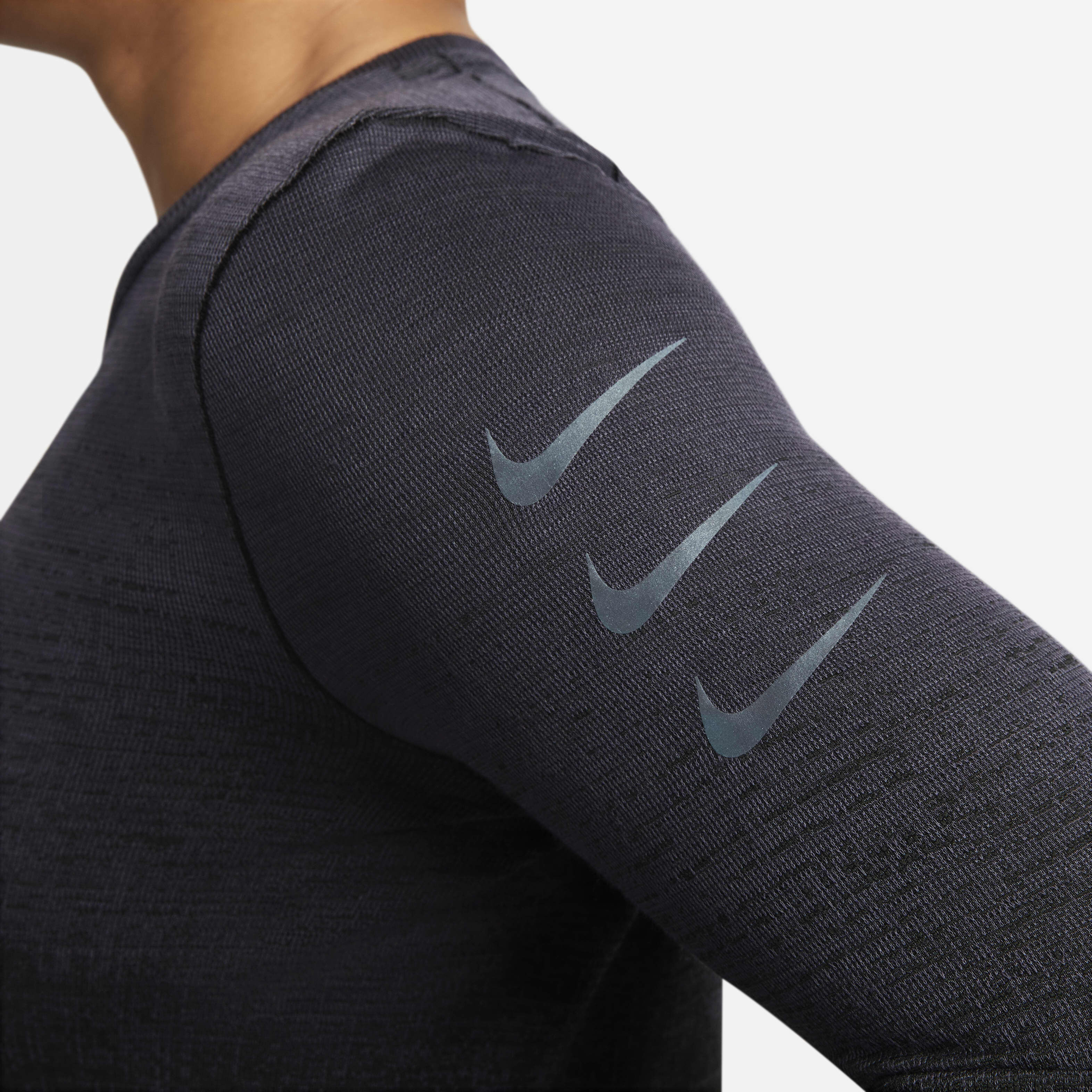 Nike Dri-FIT ADV Run Division image number 3