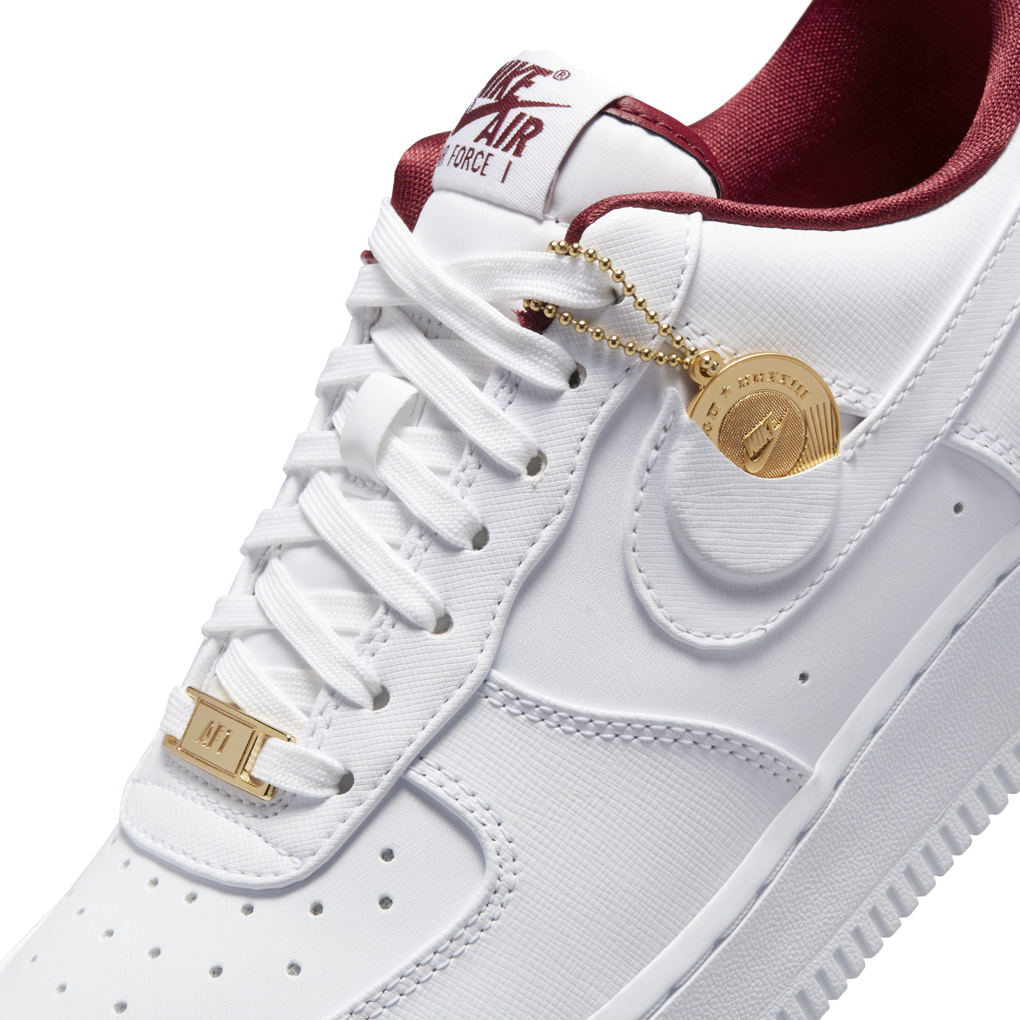 Nike air force 1 07 se women's top