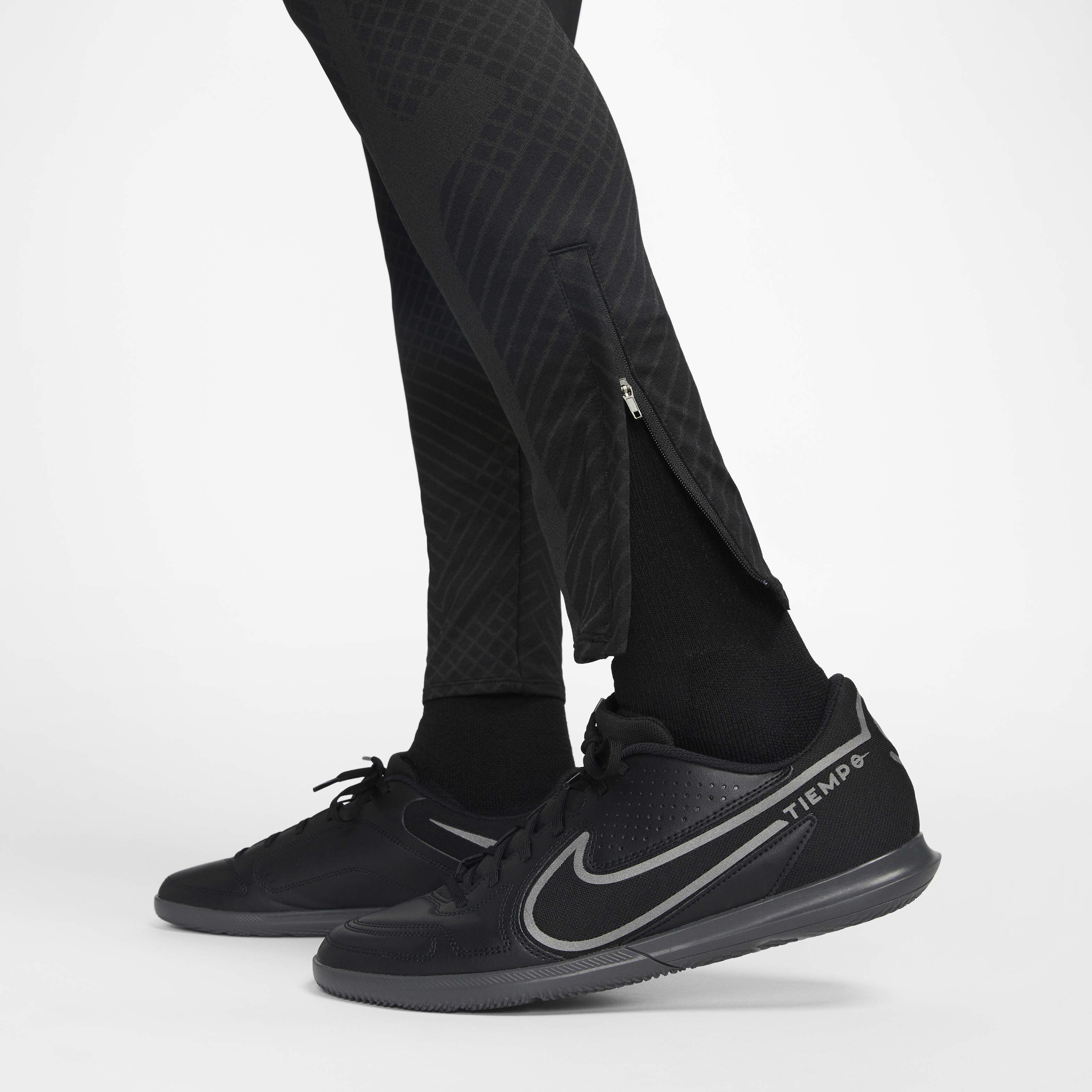 F.C. Barcelona Strike image number 4