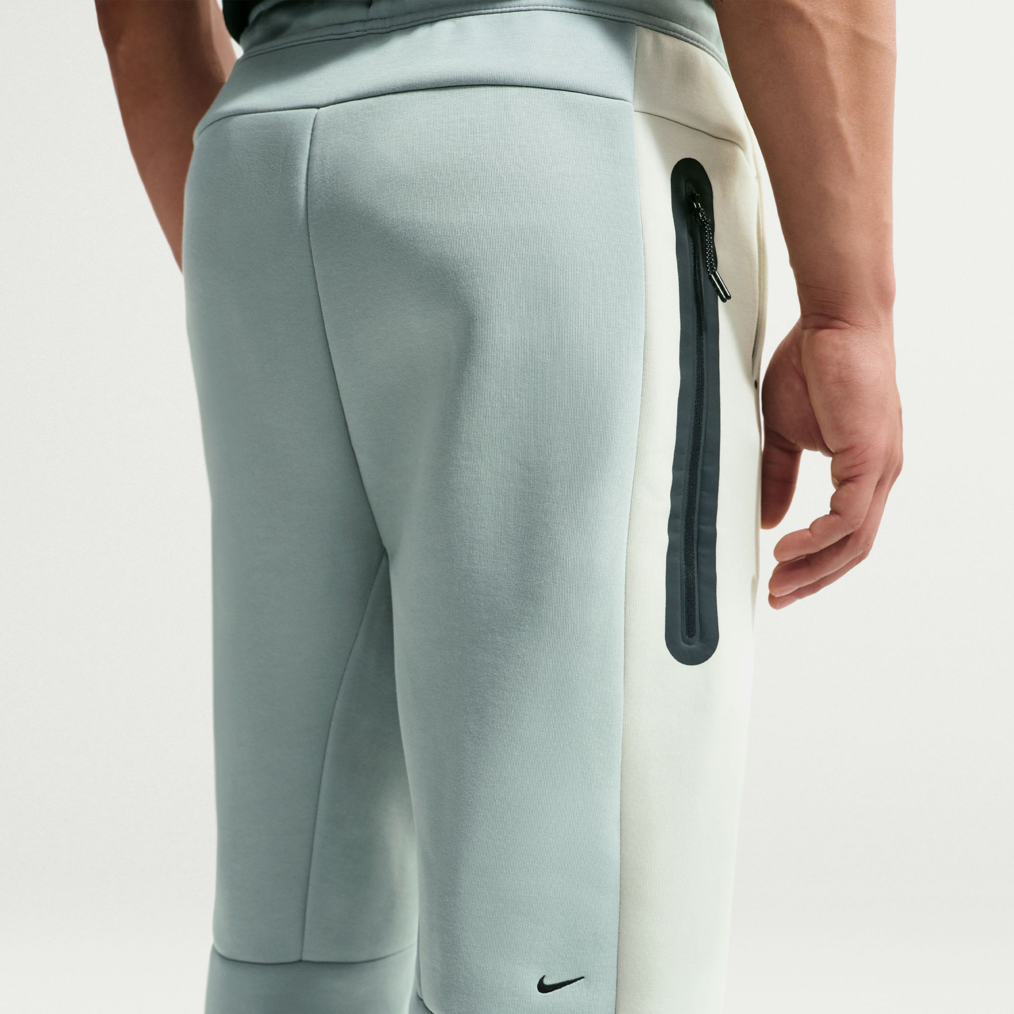 Nike Tech image number 3