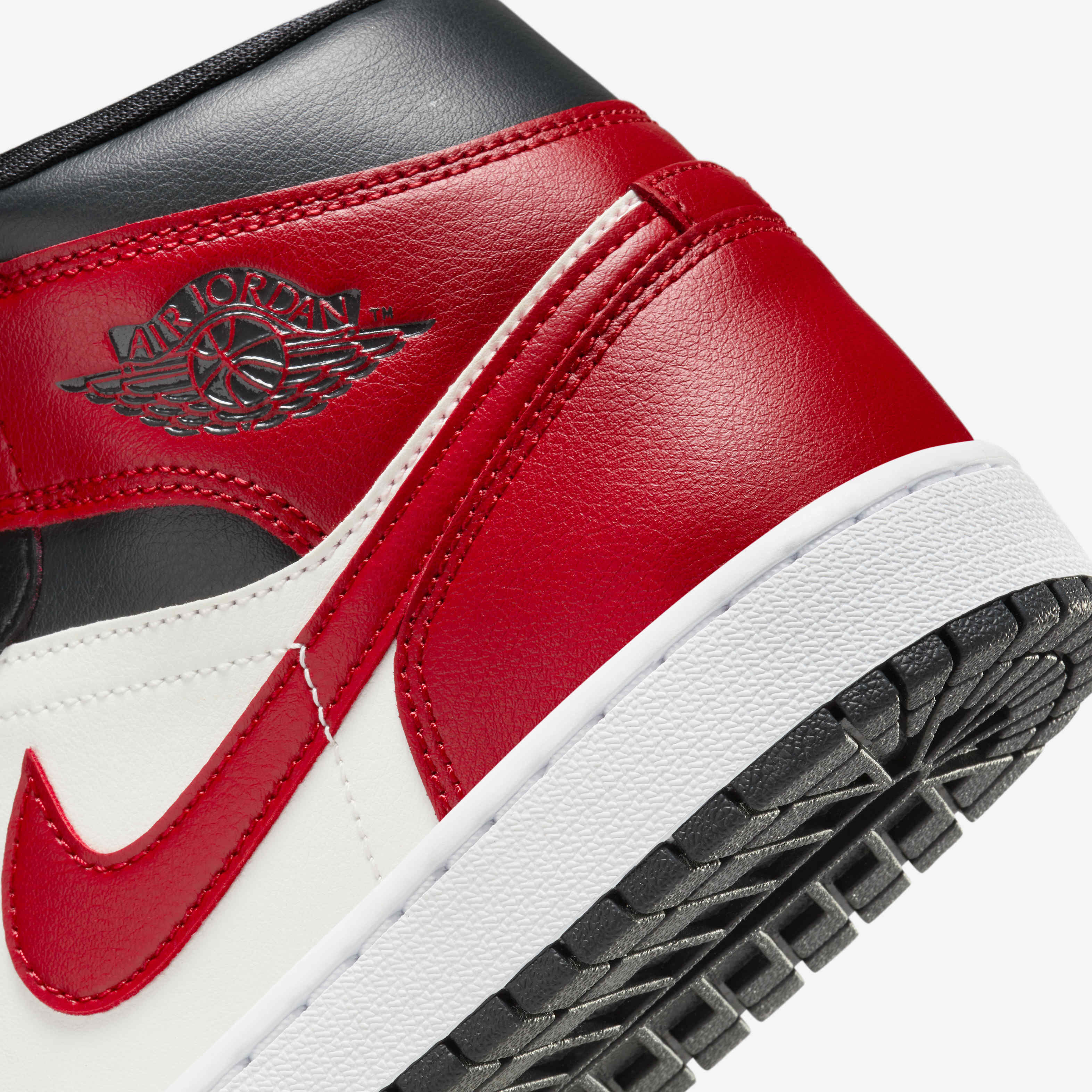 Air Jordan 1 Mid image number 7
