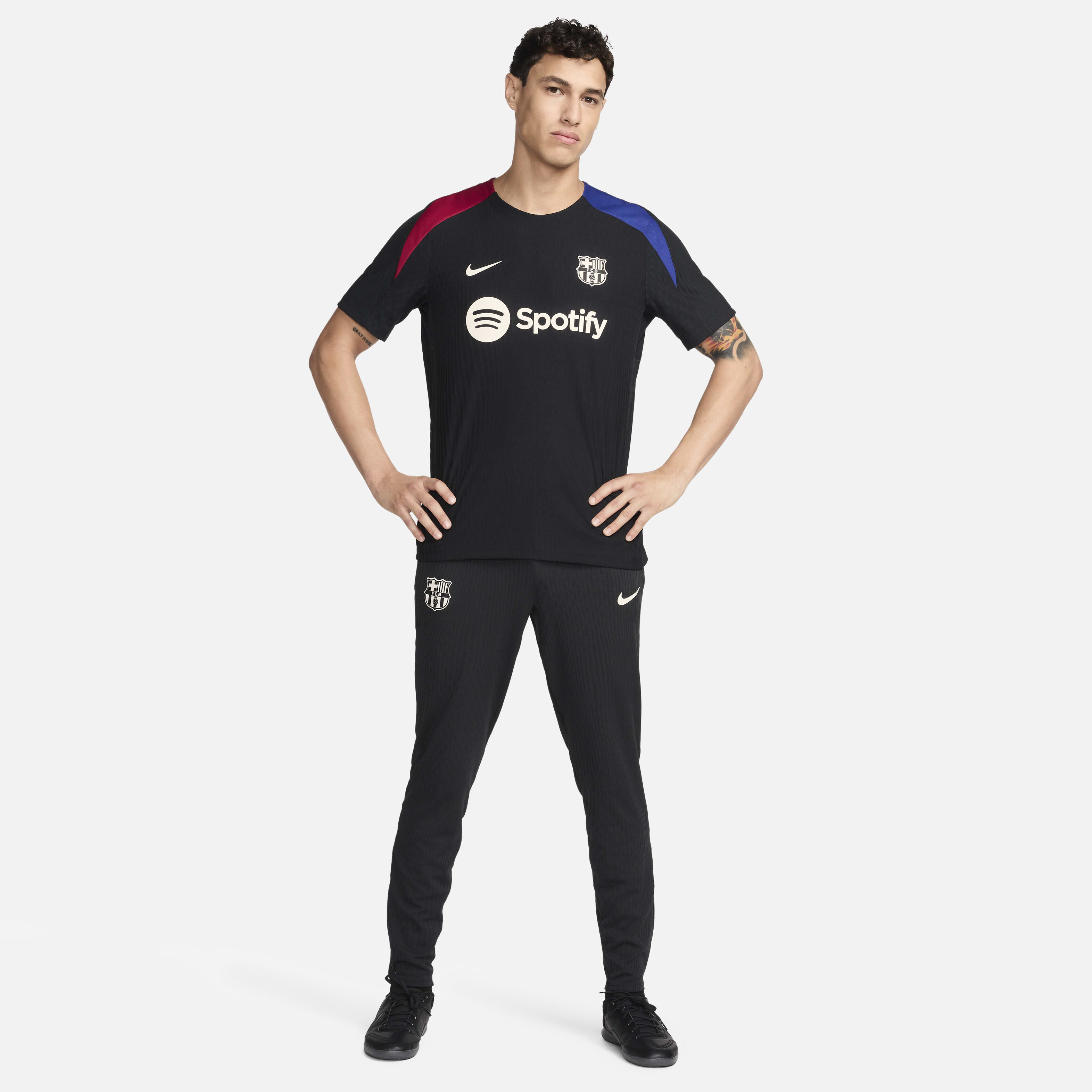 F.C. Barcelona Strike Elite image number 6