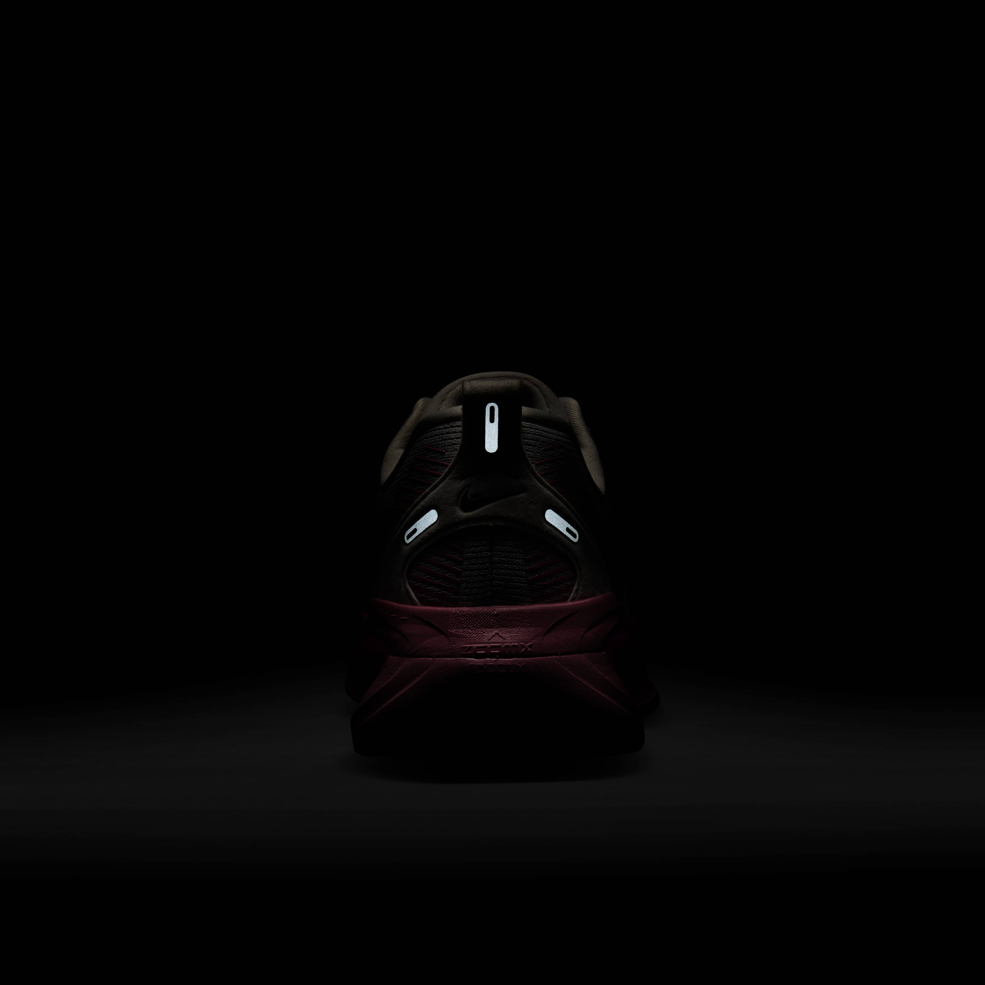 Nike Vomero 18 image number 8