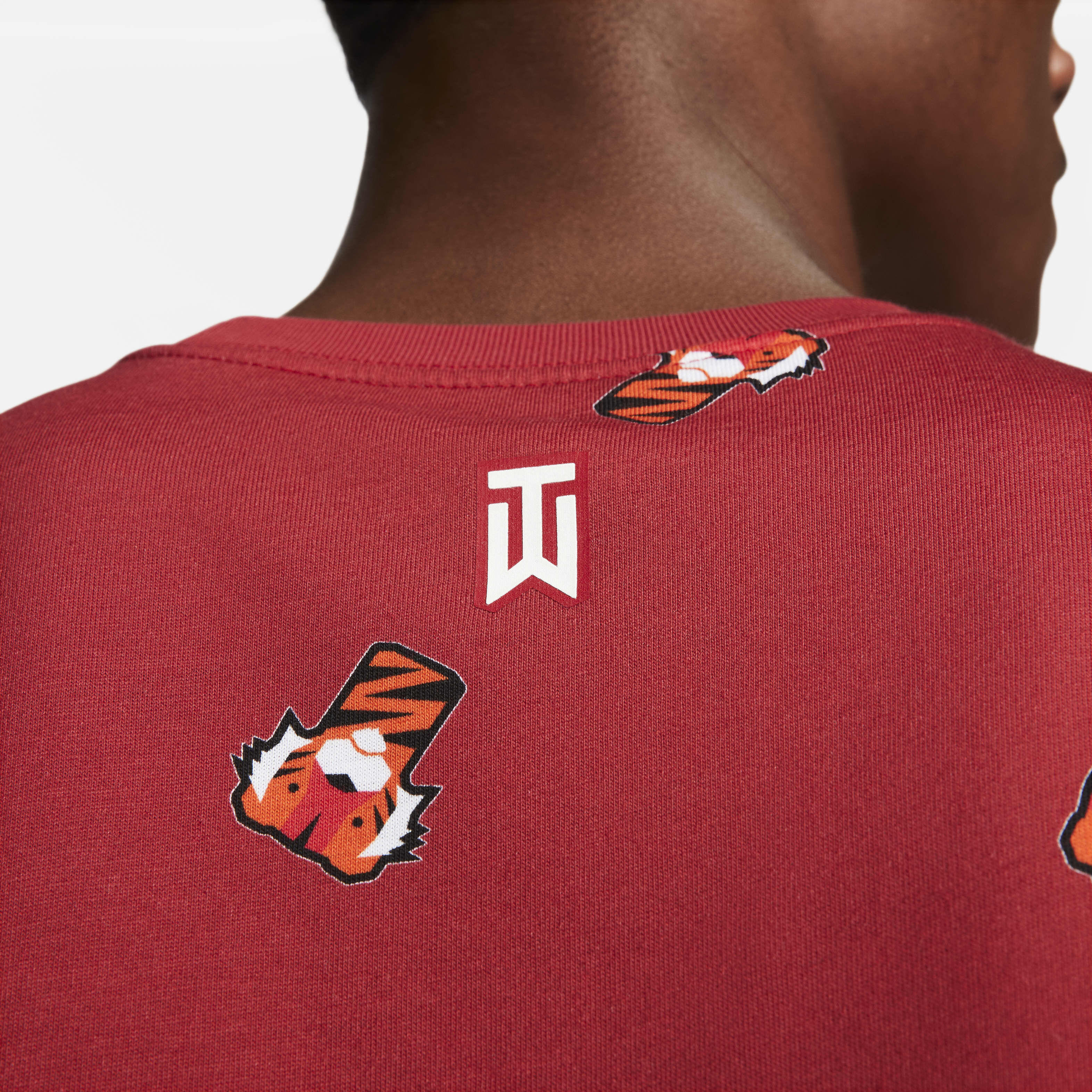 tiger woods red nike shirt
