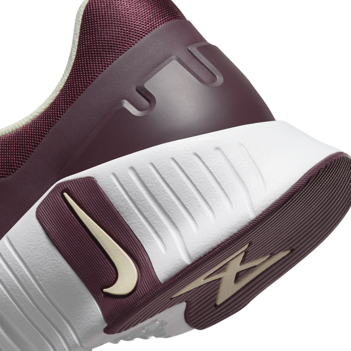 Nike top metcon maroon