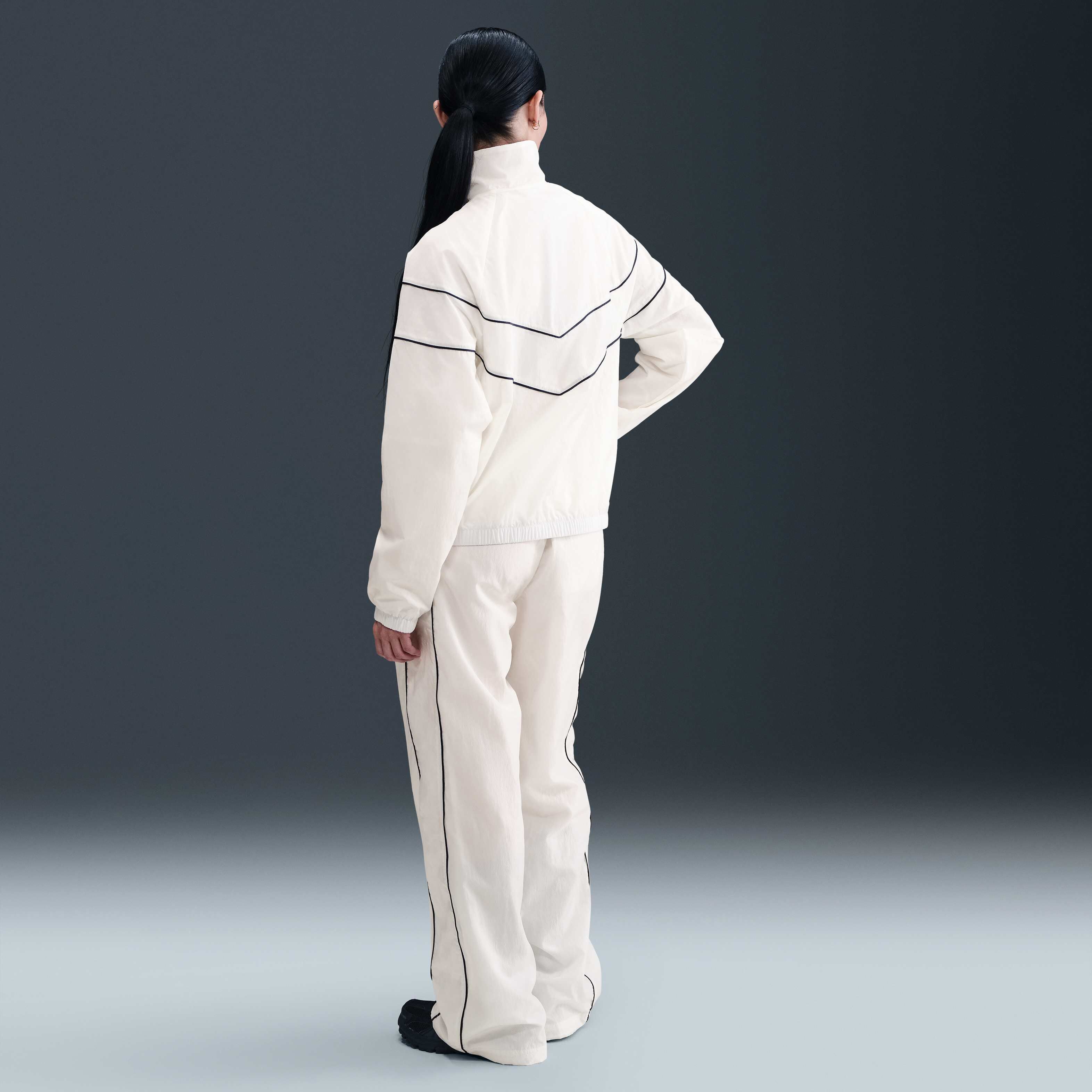 نايكي ويندرانر image number 4