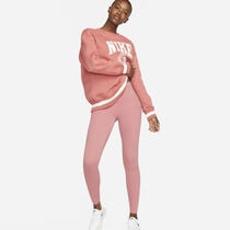 Nike Universa