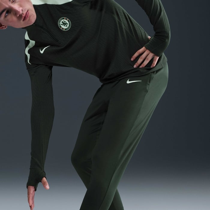 Chelsea F.C. Strike image number 4 Chelsea F.C. Strike image number 4