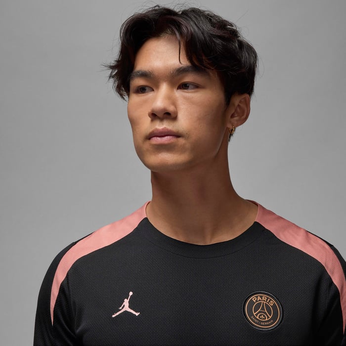 Paris Saint-Germain Strike Third image number 2 Paris Saint-Germain Strike Third image number 2