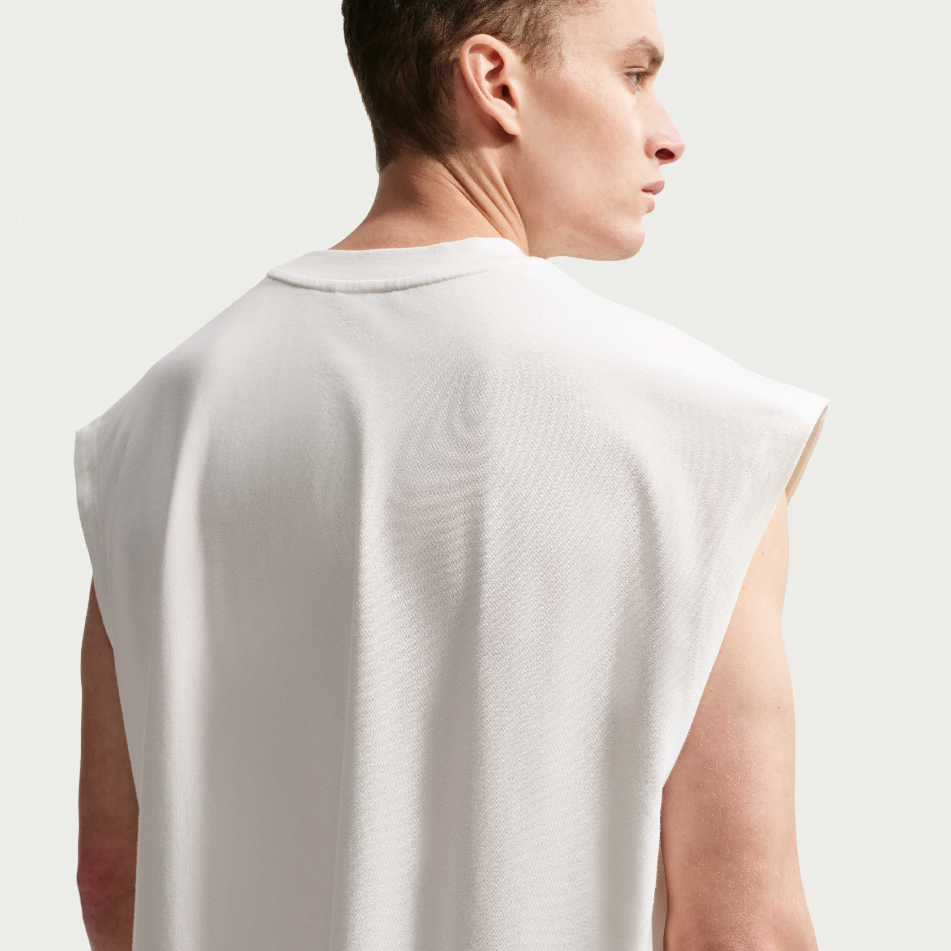 Nike Standard Issue image number 1