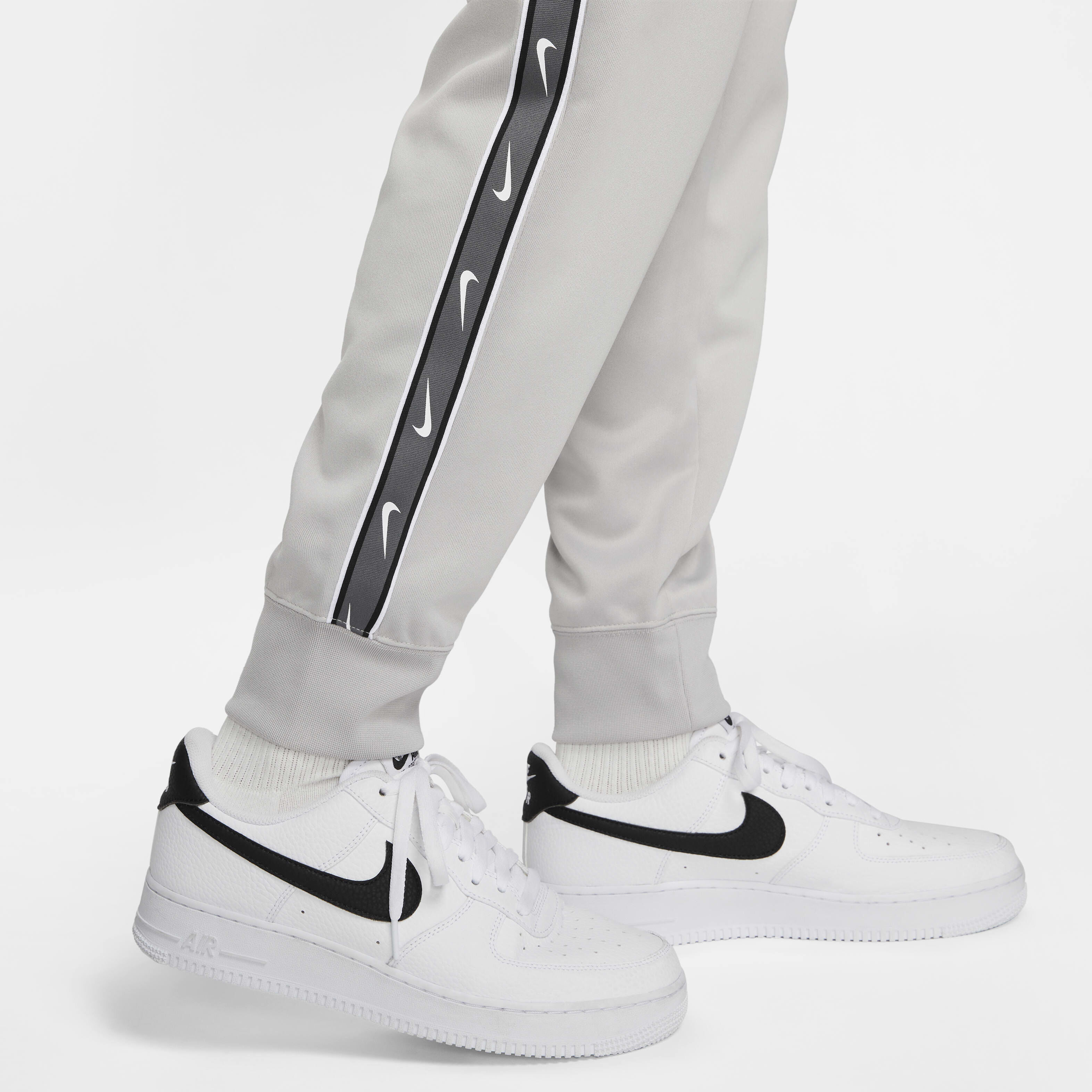 Nike Sportswear Repeat image number 4