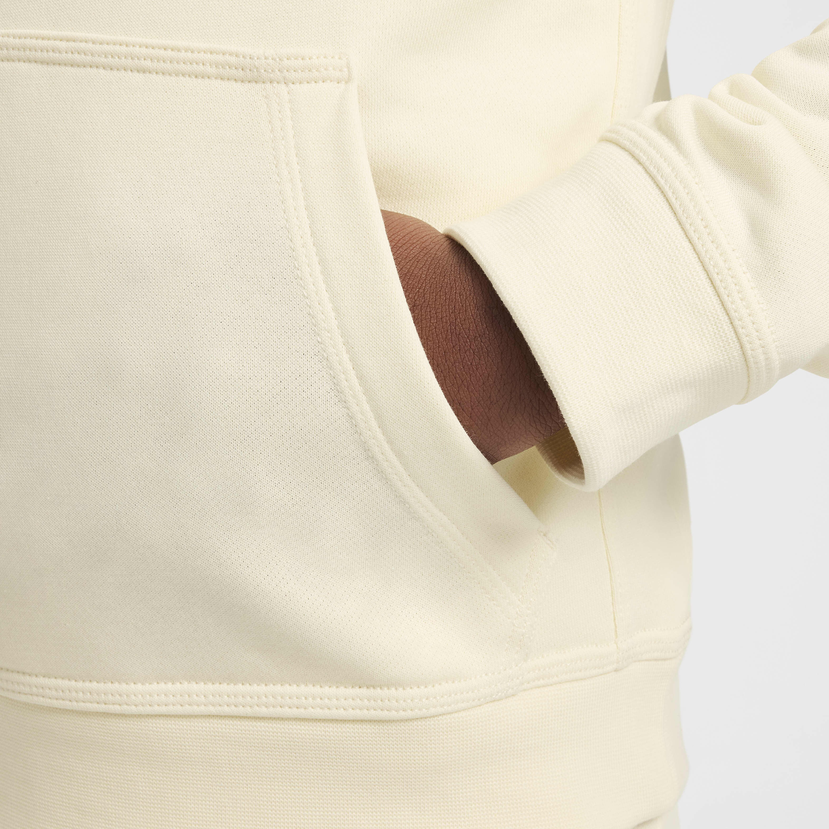 Paris Saint-Germain Club image number 3