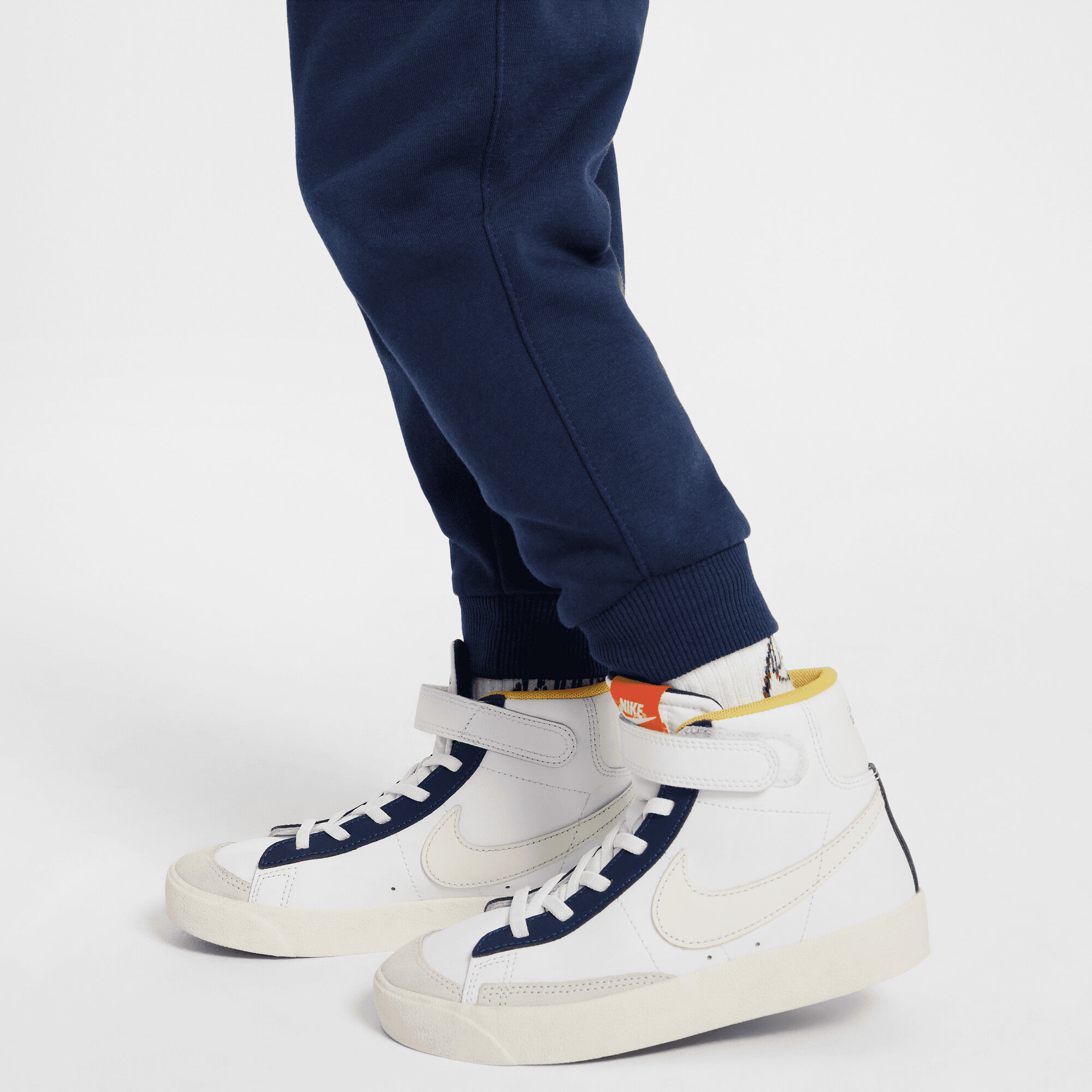 Nike Sportswear Club image number 2