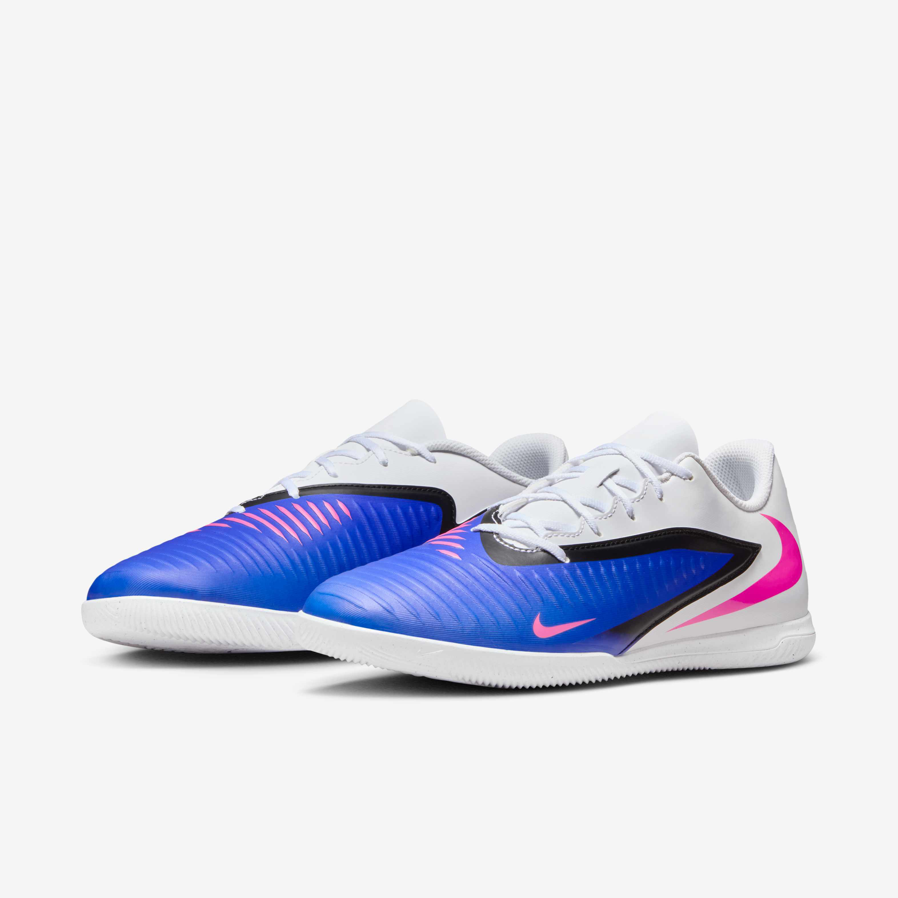 Nike Phantom 6 Low Club image number 4