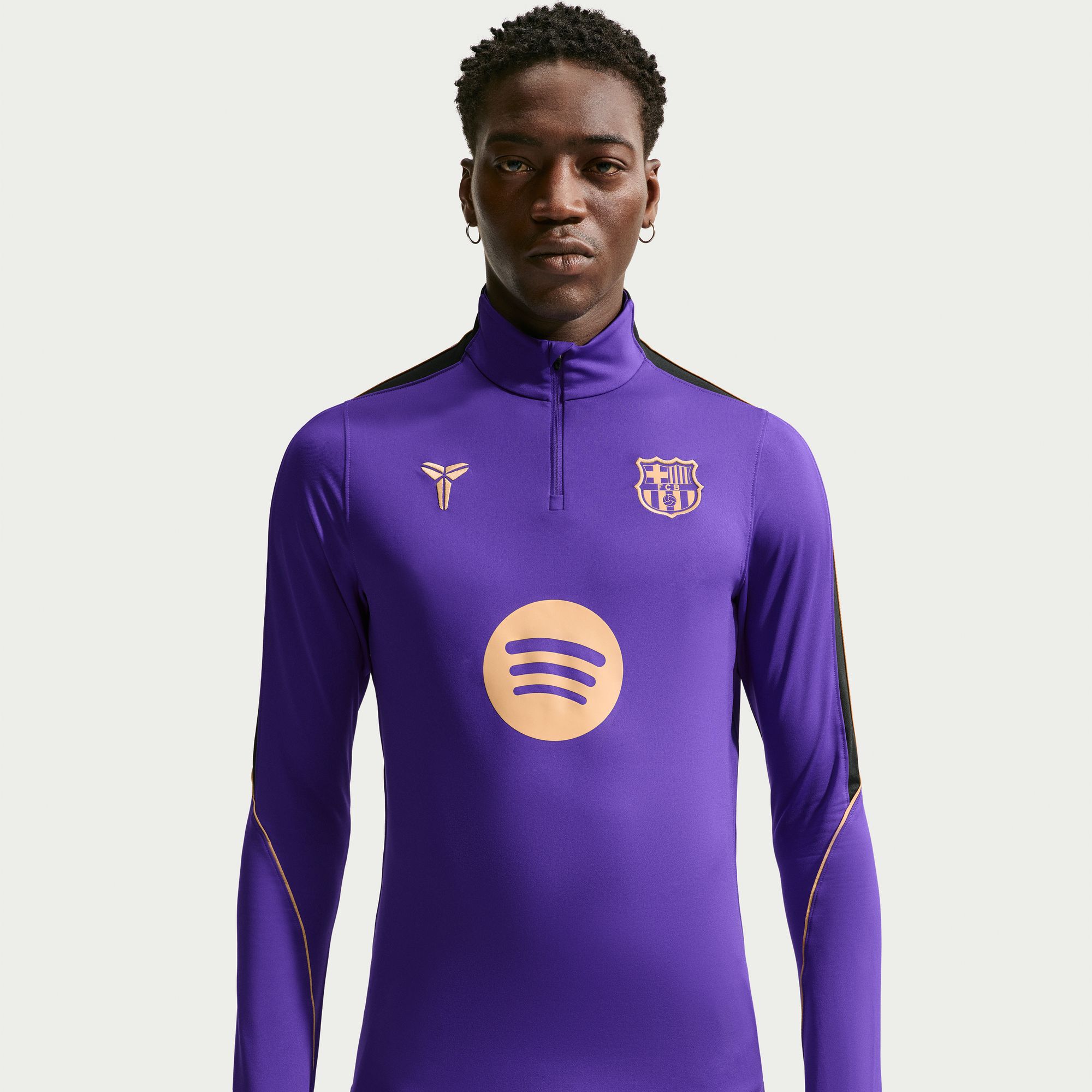 برشلونة سترايك الاحتياطي image number 1
