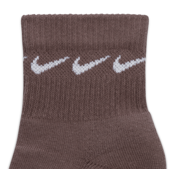 Tan best sale nike socks