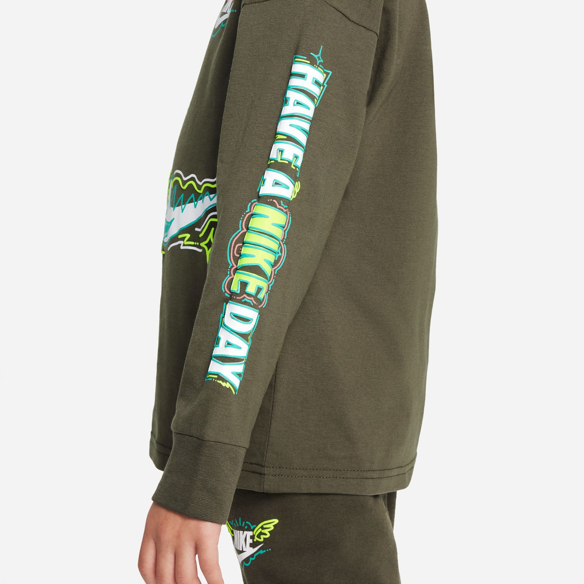 Nike Sportswear "Art of Play" Relaxed Long Sleeve Tee image number 2