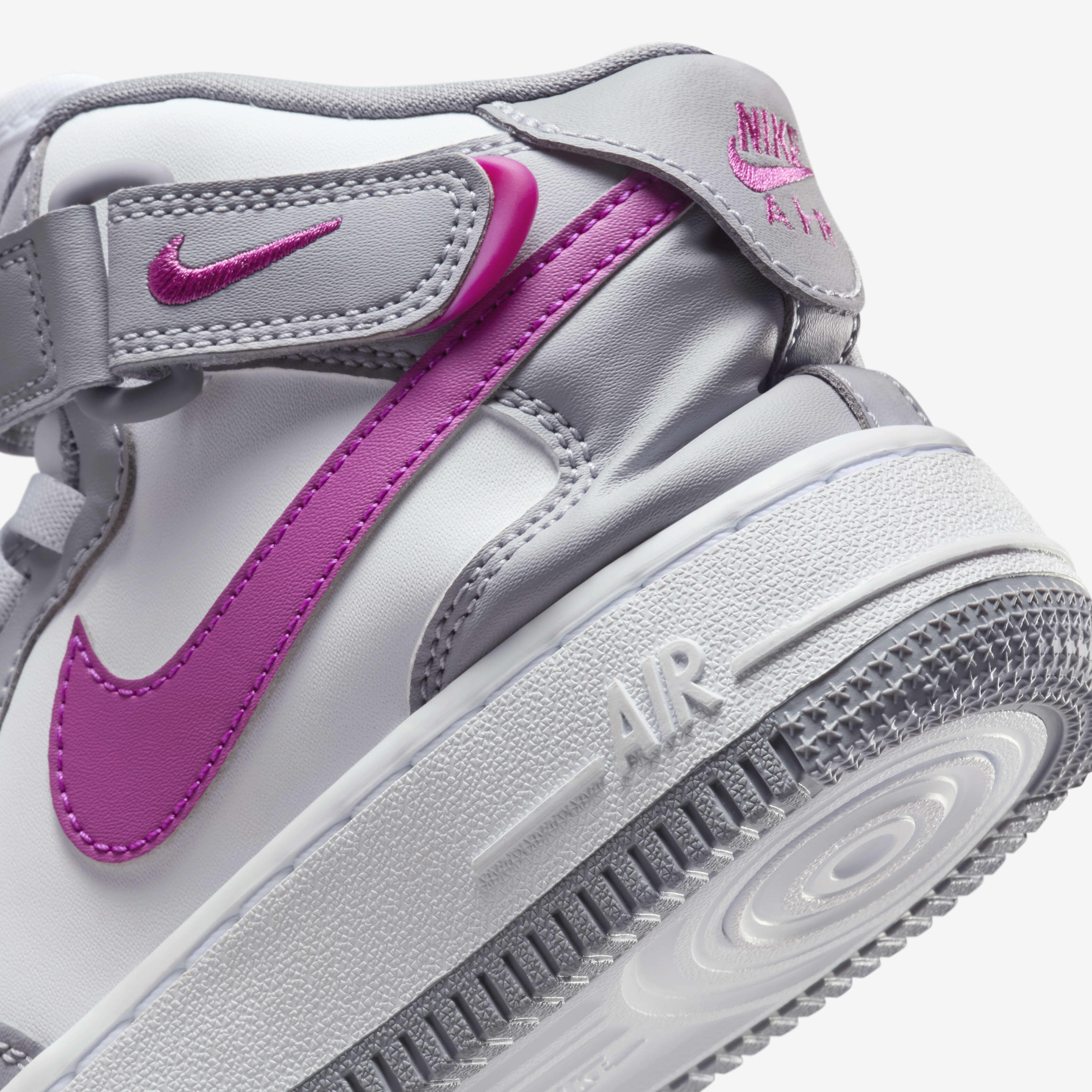 Nike Air Force 1 Mid EasyOn image number 9