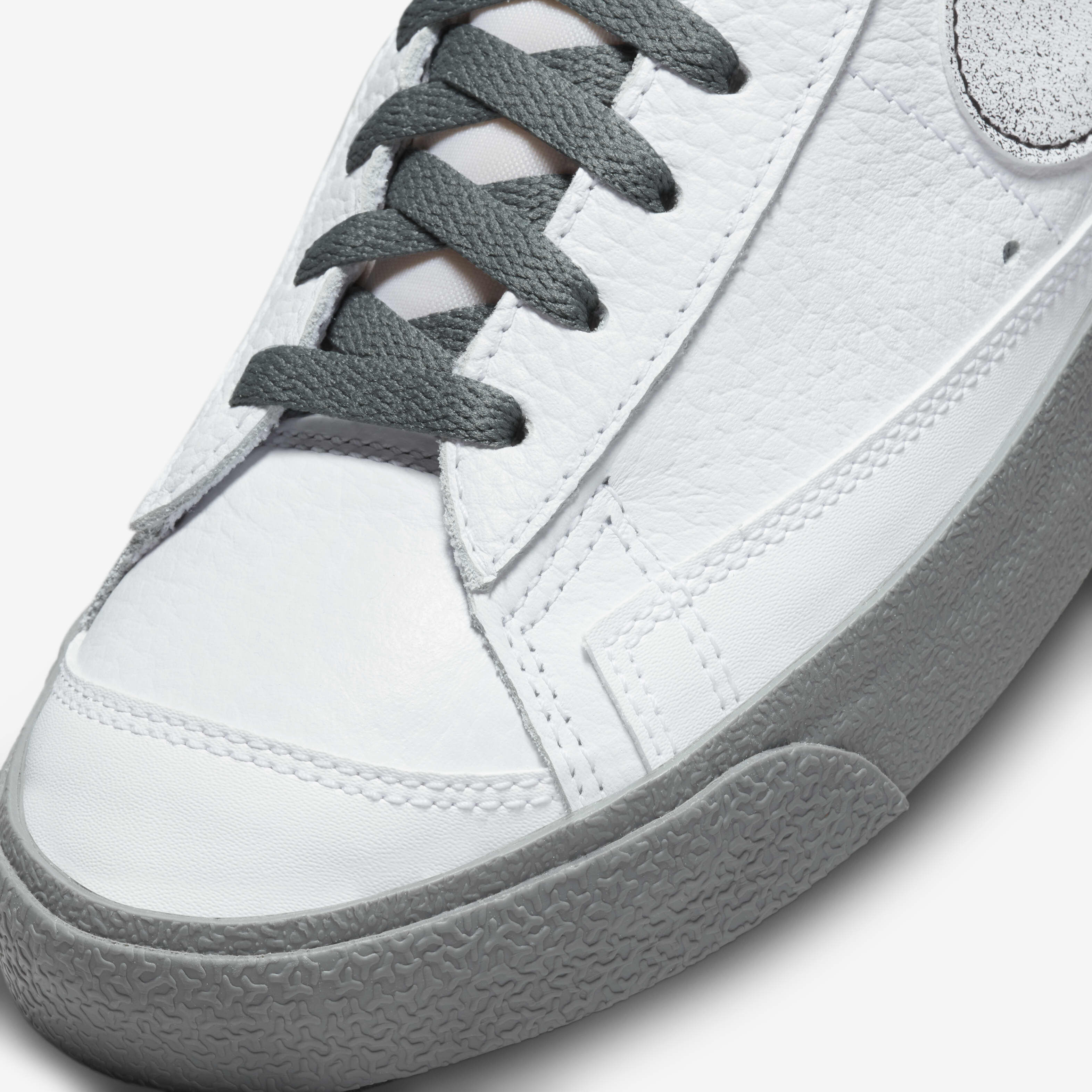 Nike Blazer Mid '77 image number 6