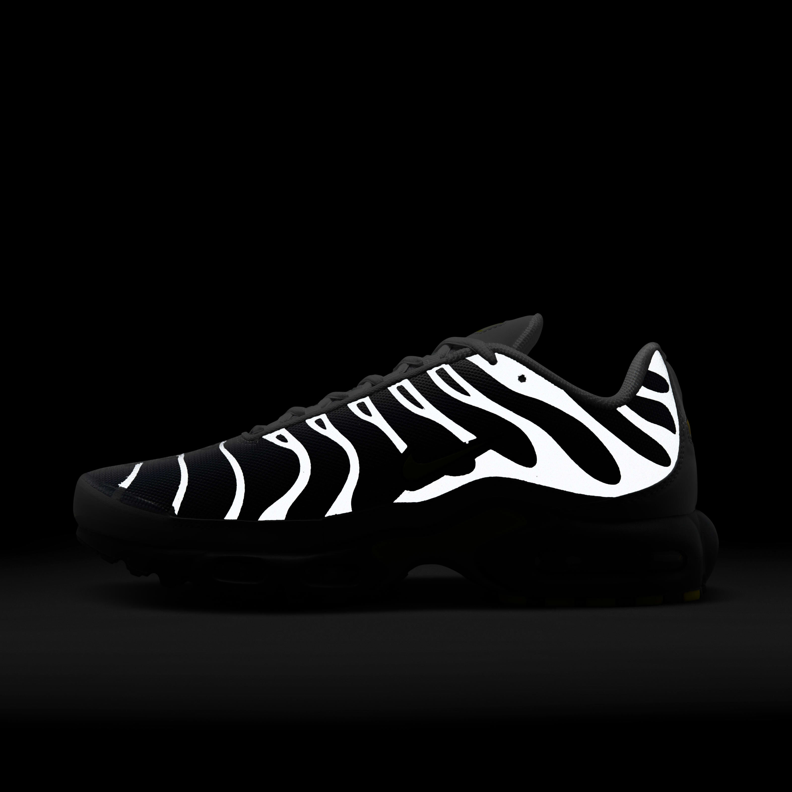 Buy Nike Air Max Plus Men s Shoes Nike UAE Official