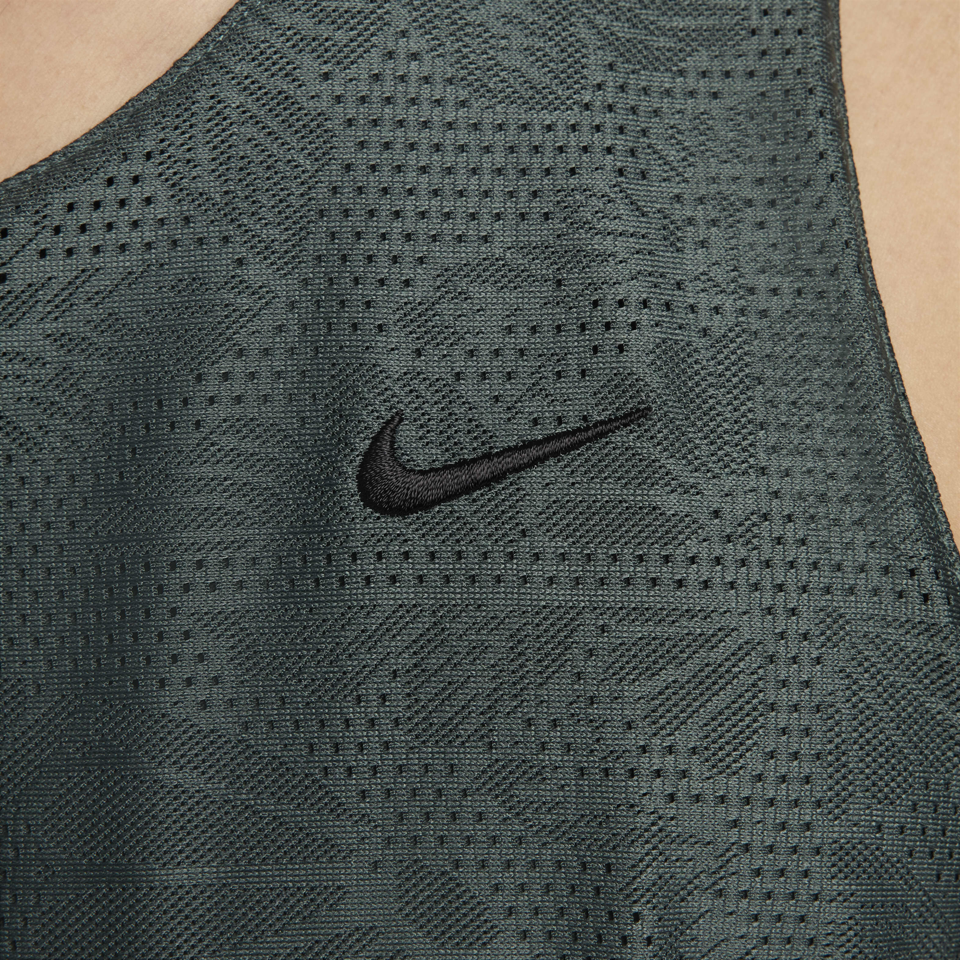 Nike Standard Issue image number 3