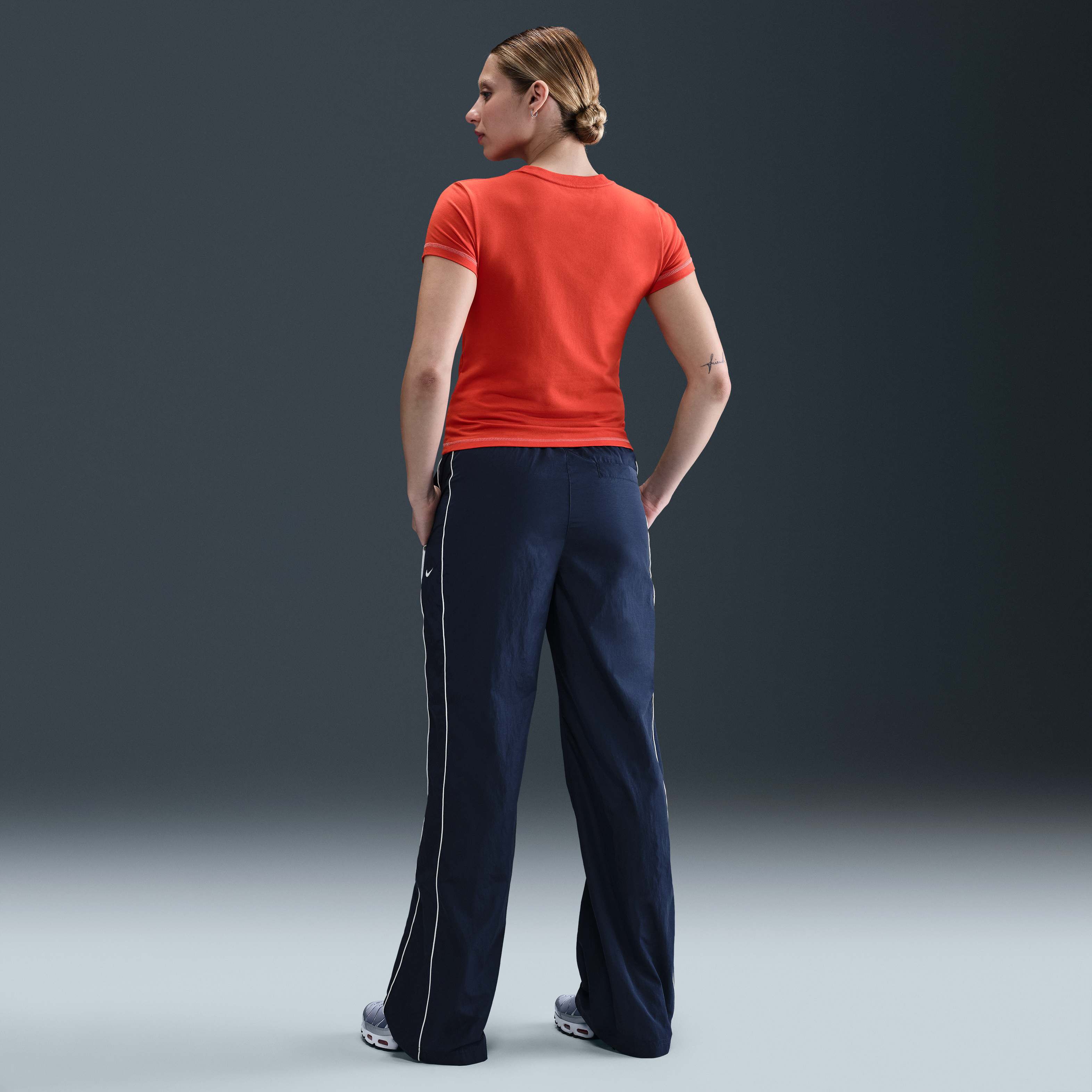 نايكي ويندرانر image number 3