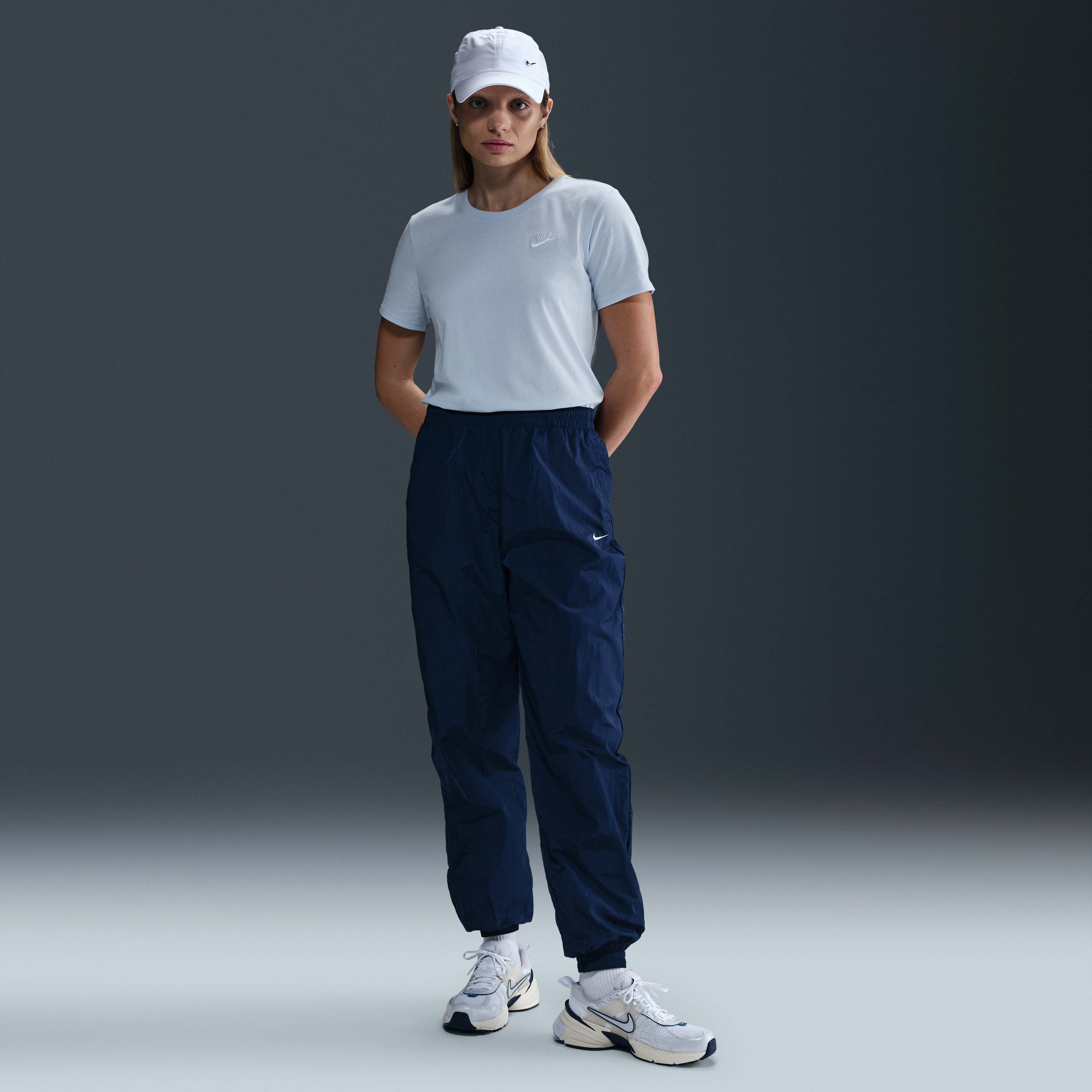 Nike Sportswear Club Essentials image number 3