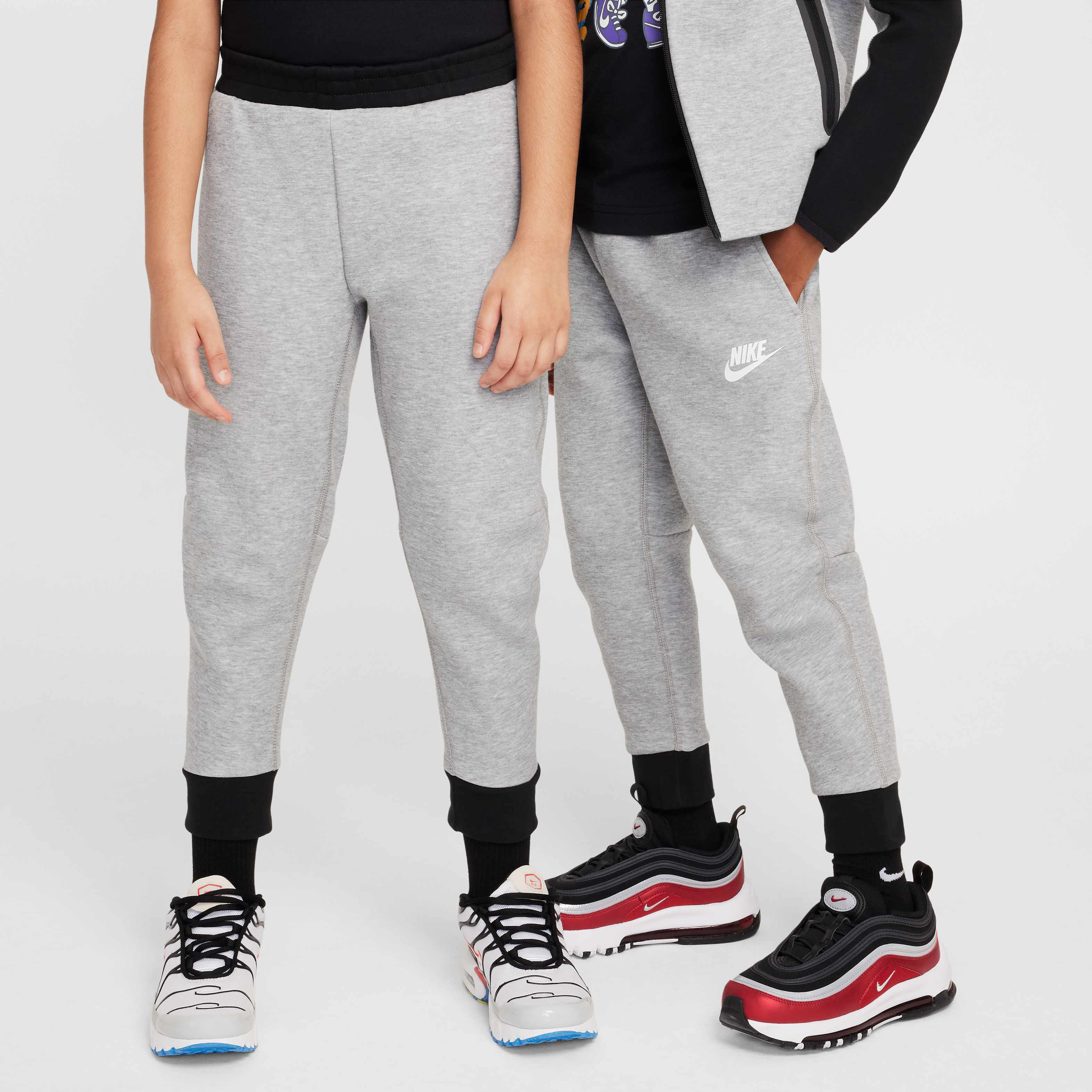 طقم نايكي سبورتسوير تك فليس بسحاب كامل image number 7