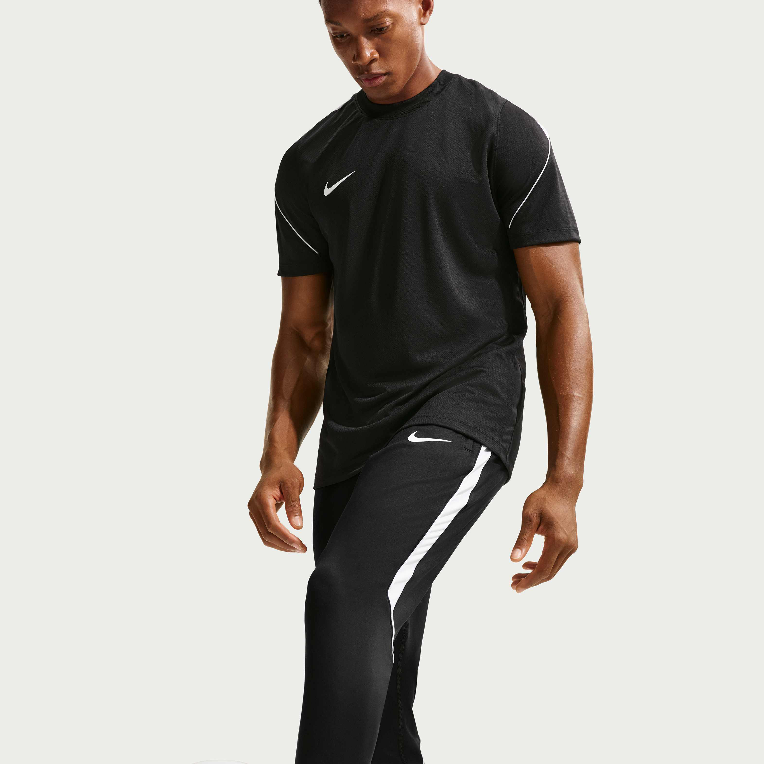 Nike Strike image number 3