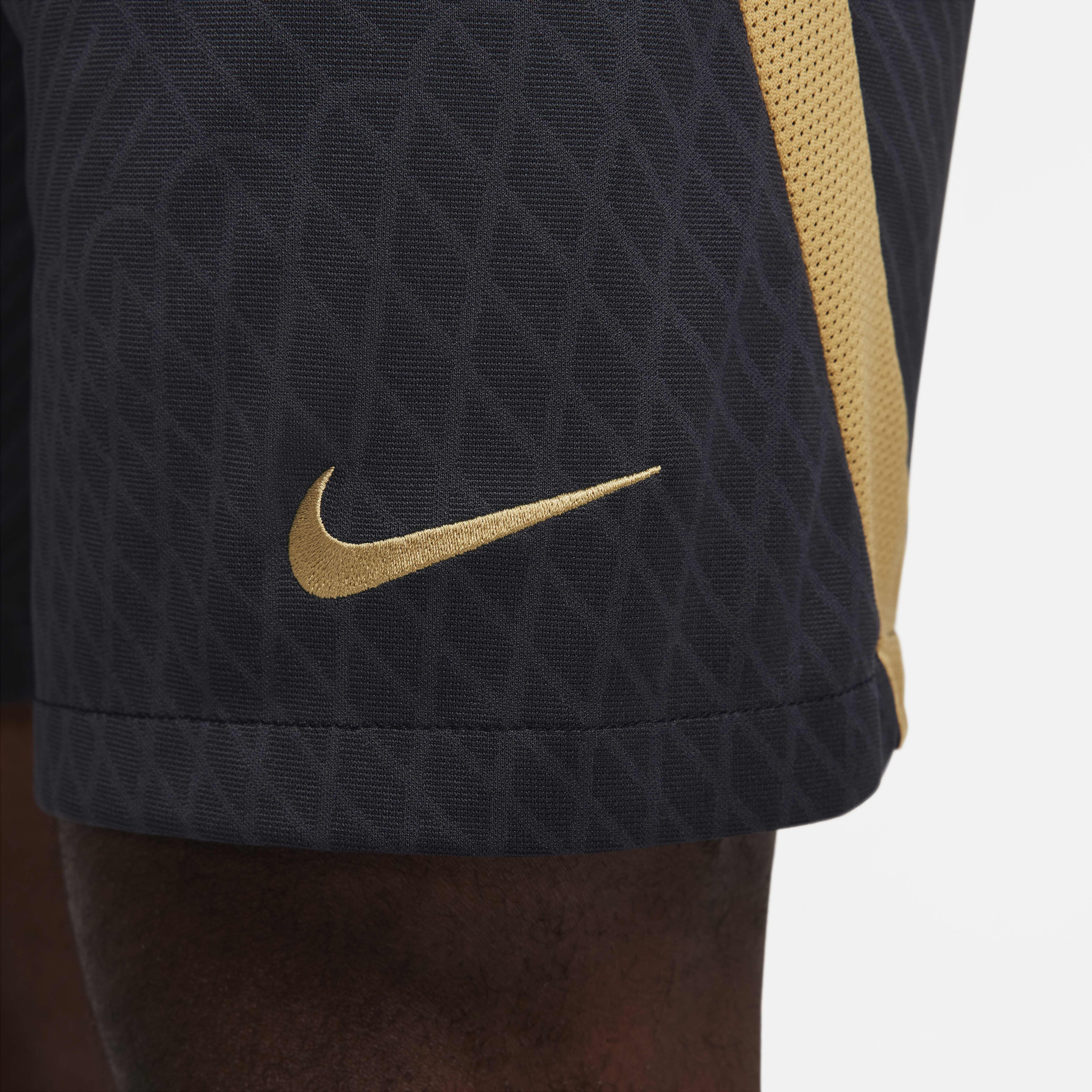 Chelsea F.C. Strike image number 4