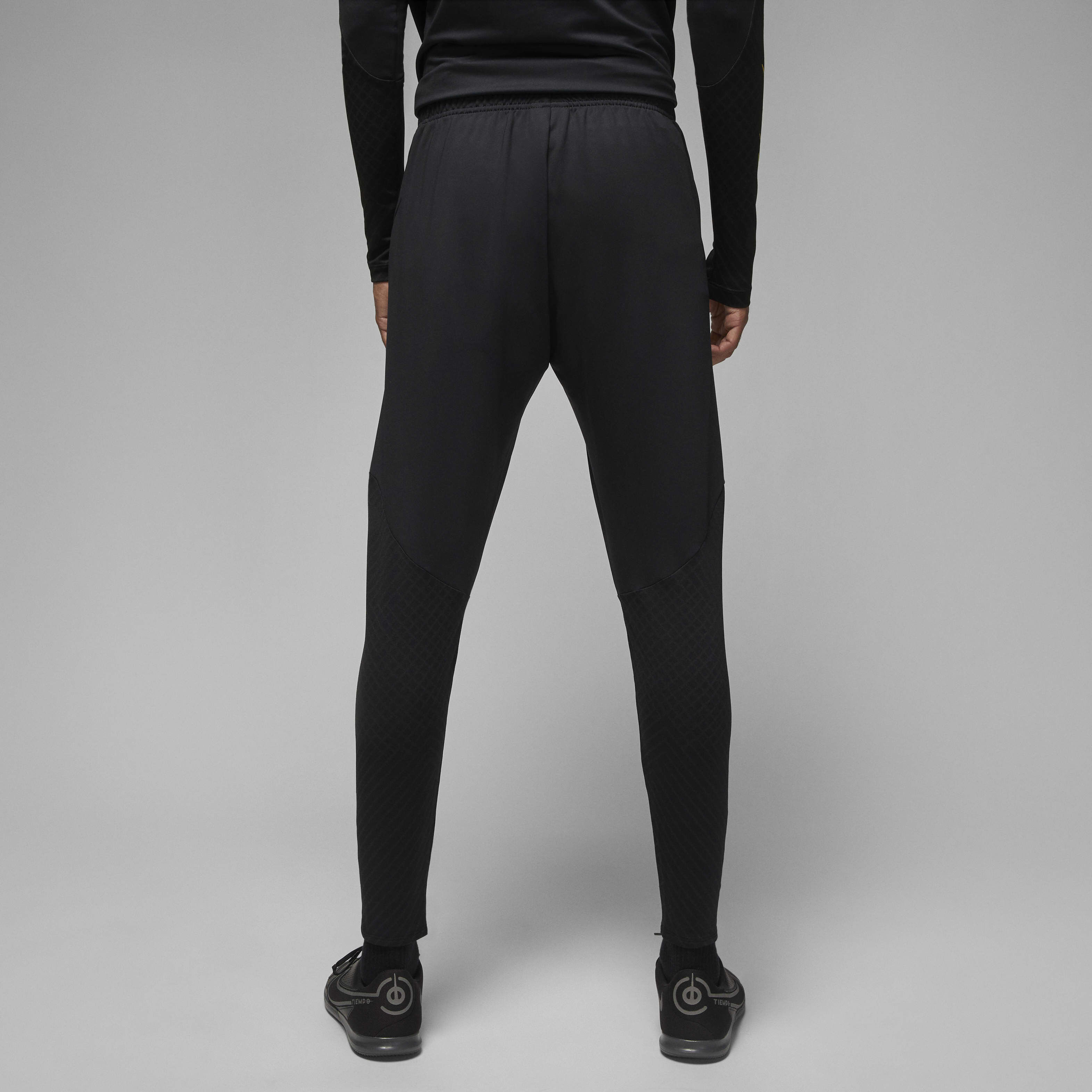 Paris Saint-Germain Strike image number 1