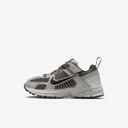 Vomero-Nike, Nike Vomero 5, Little Kids' Shoes with Reflective Design Accents Vomero-Nike, Nike Vomero 5, Little Kids' Shoes with Reflective Design Accents